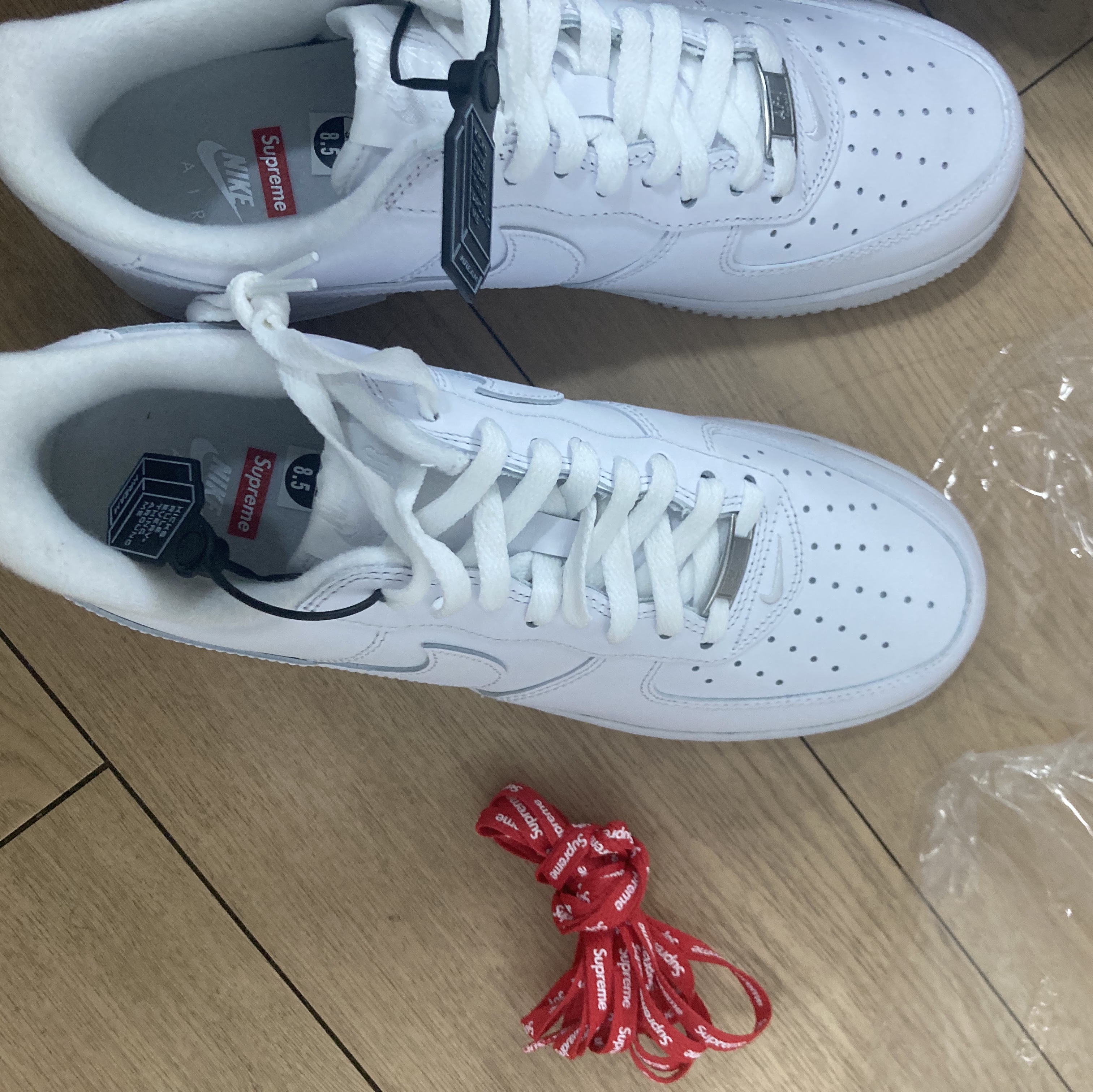 Nike x Supreme Air Force 1 Low White 착용 스타일