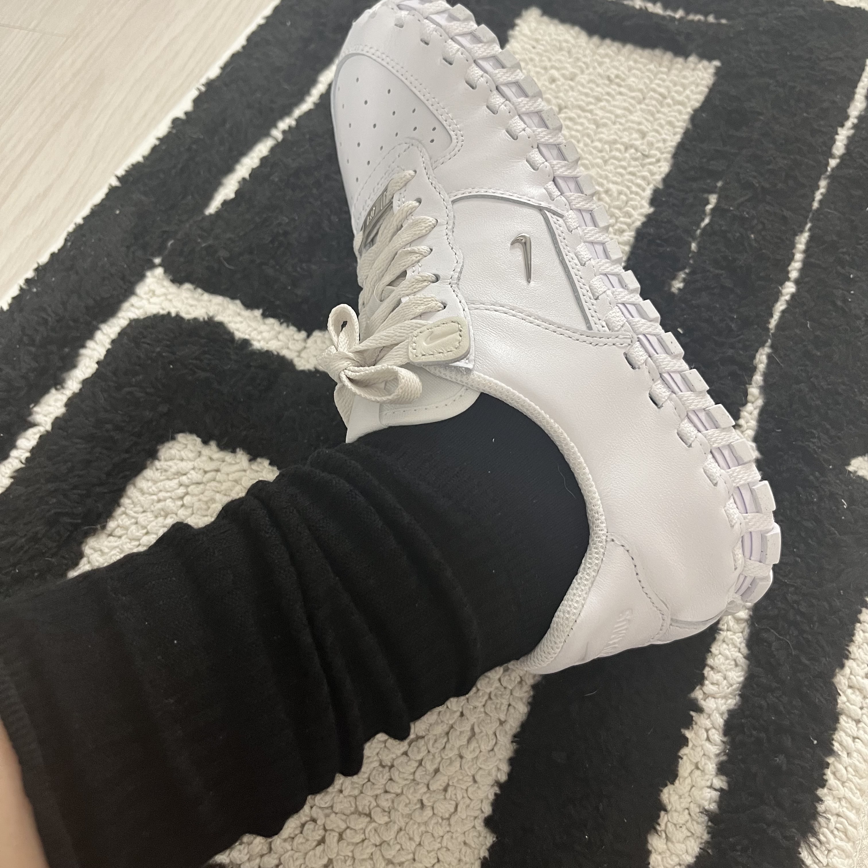 Nike x Jacquemus J Force 1 Low LX SP White 착용 스타일 - 2