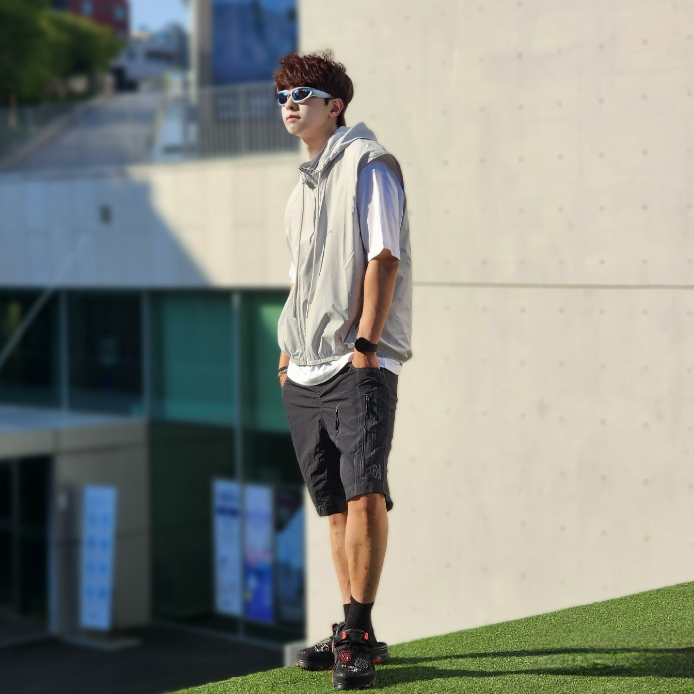 Crocs x Staple Classic All Terrain Clog Black 착용 스타일 - 5