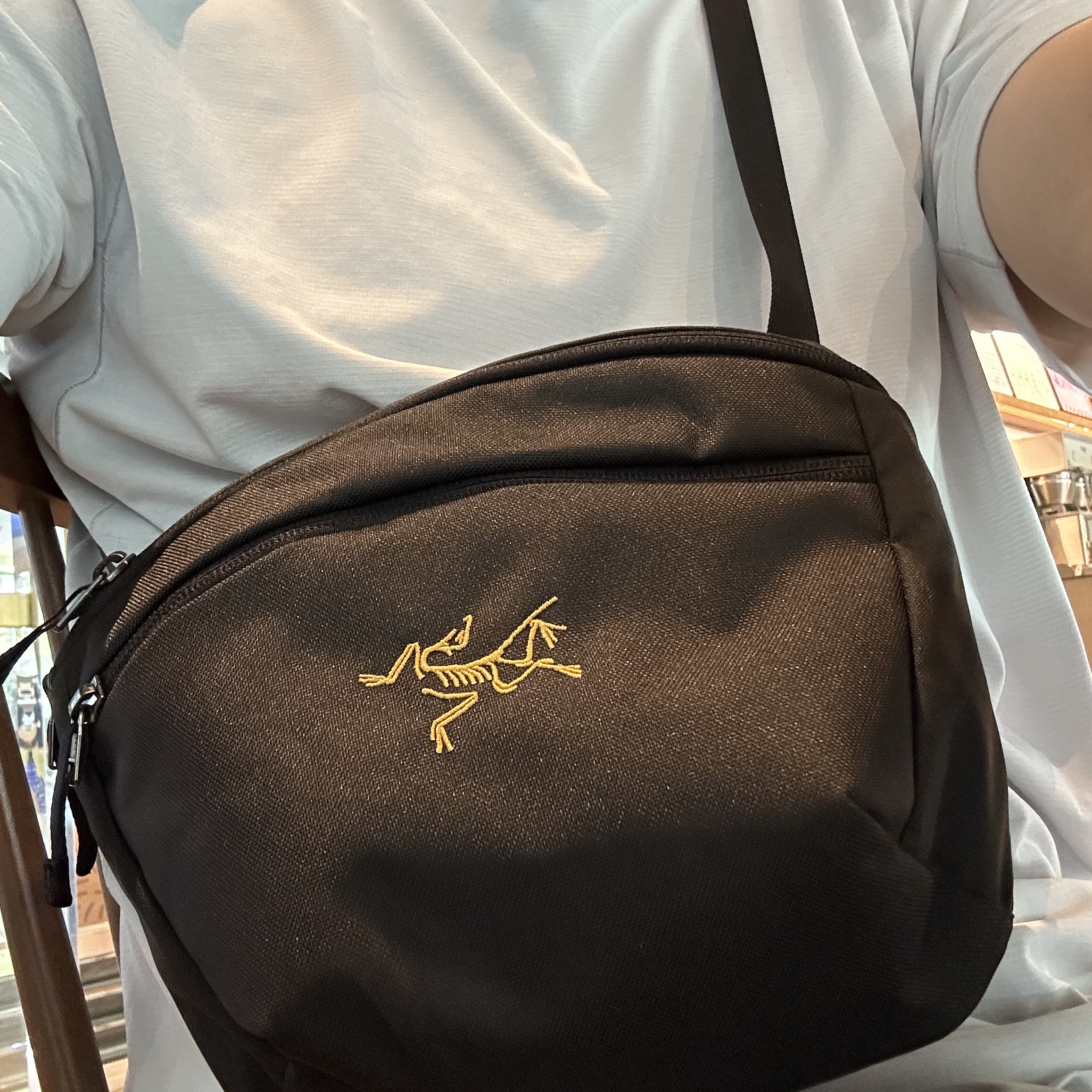 Arc'teryx Mantis 2 Waistpack 24K Black 착용 스타일