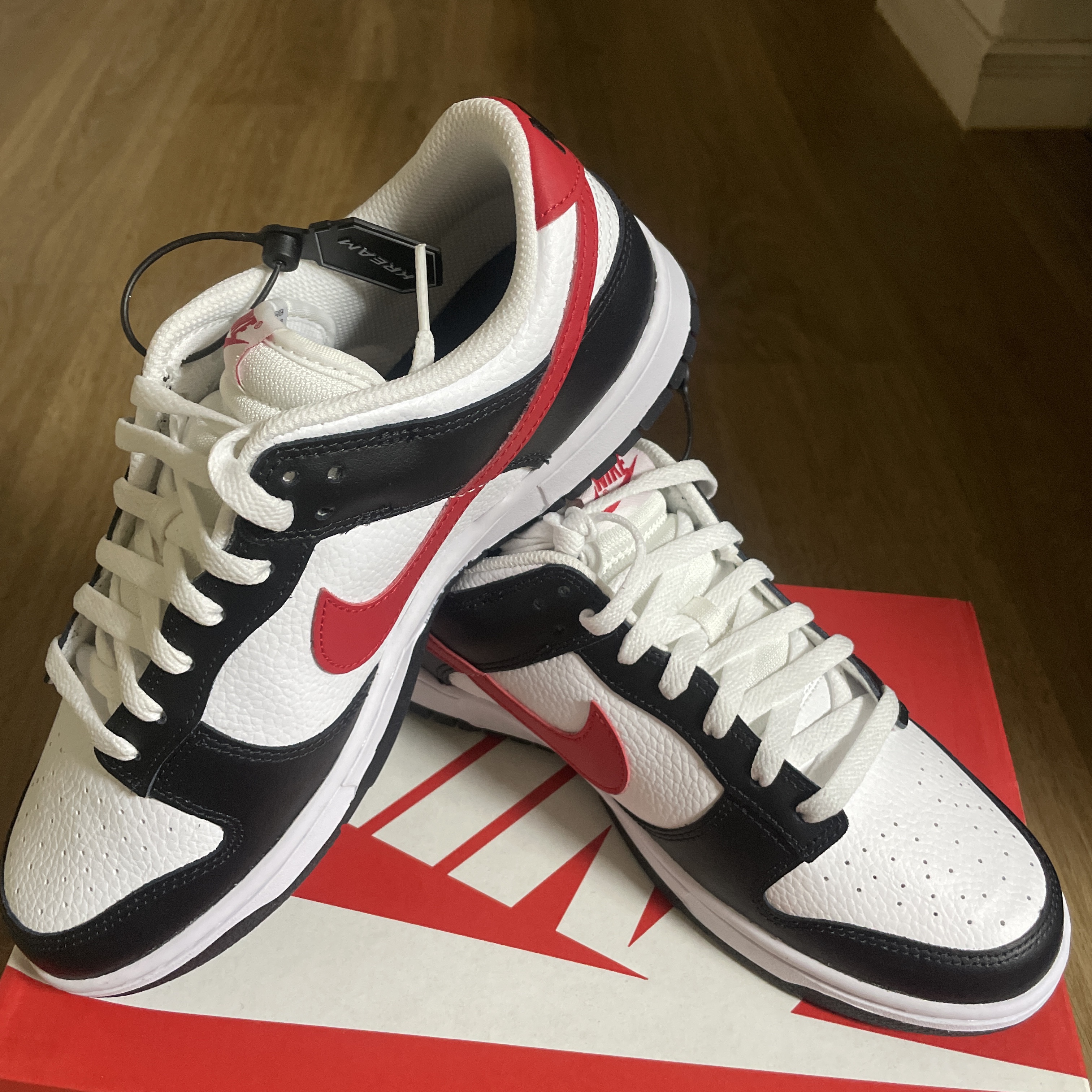 Nike Dunk Low Retro Black University Red 착용 스타일 - 1
