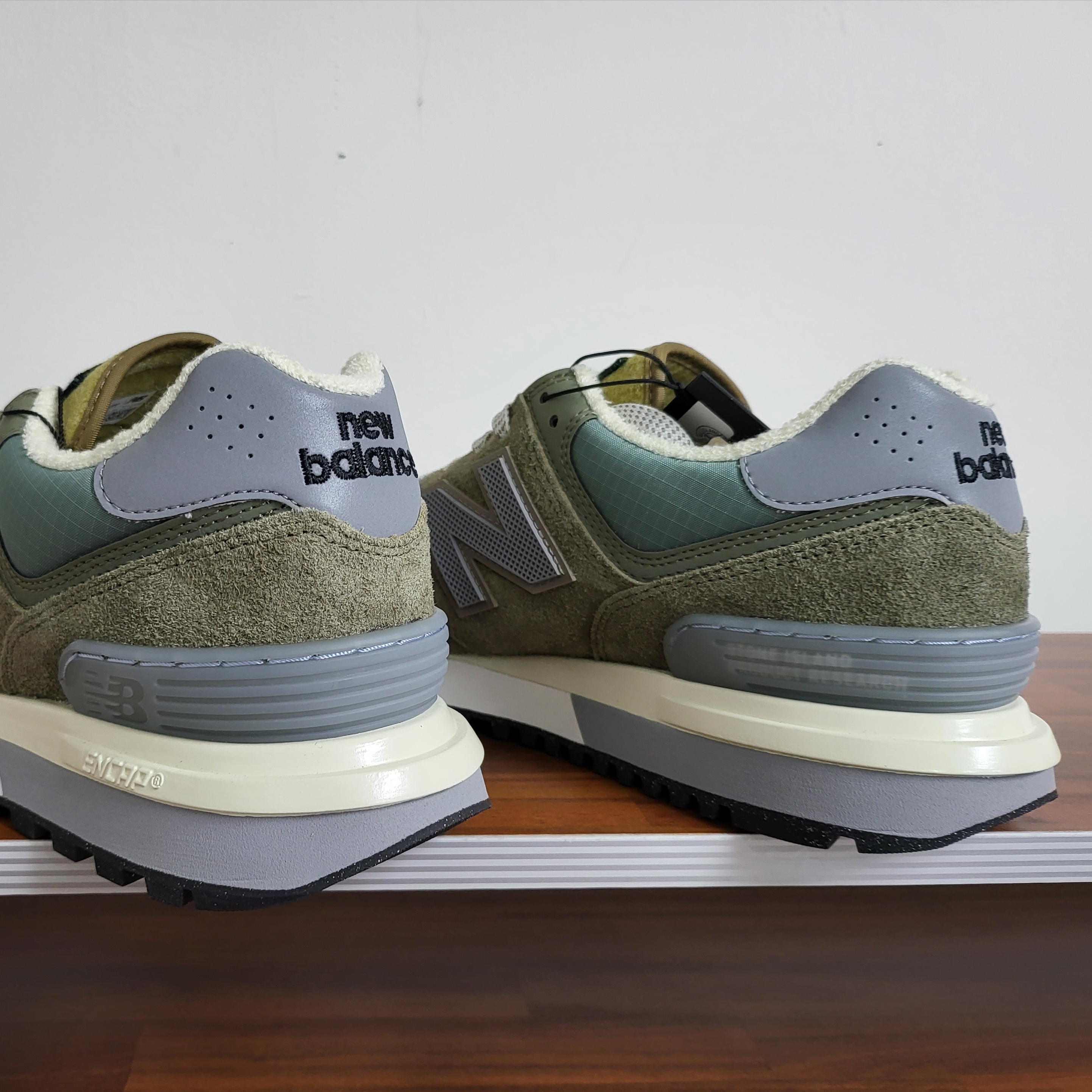 New Balance x Stone Island 574 Legacy Green 착용 스타일 - 4