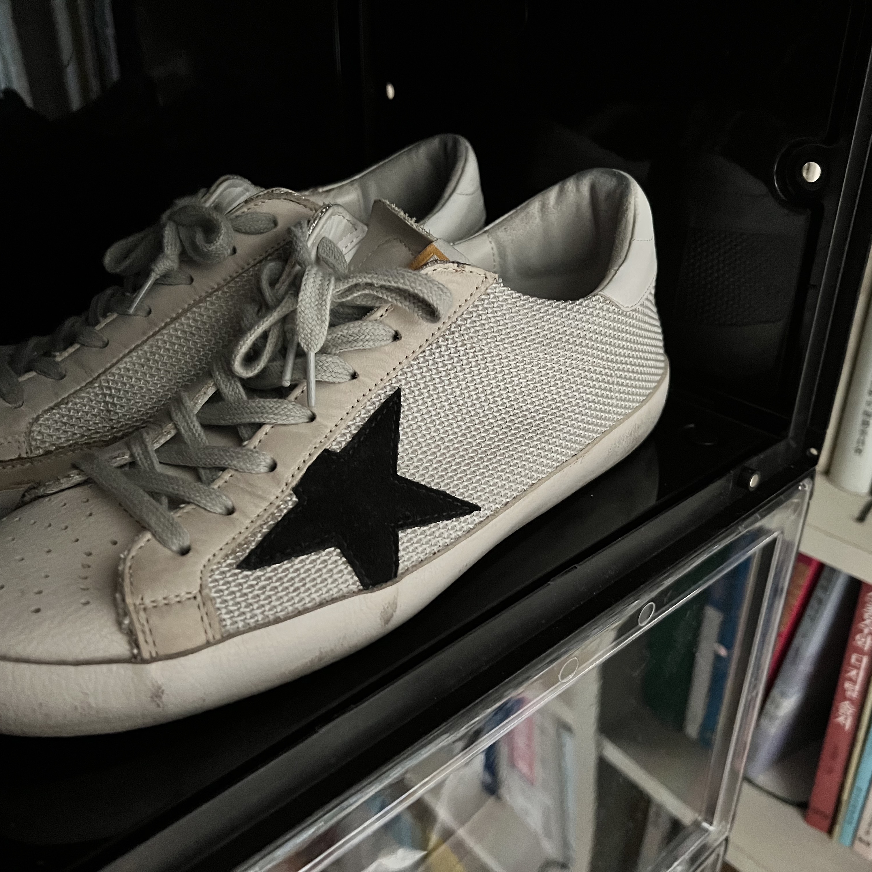 Golden Goose Superstar Grey Code Sneakers 착용 스타일