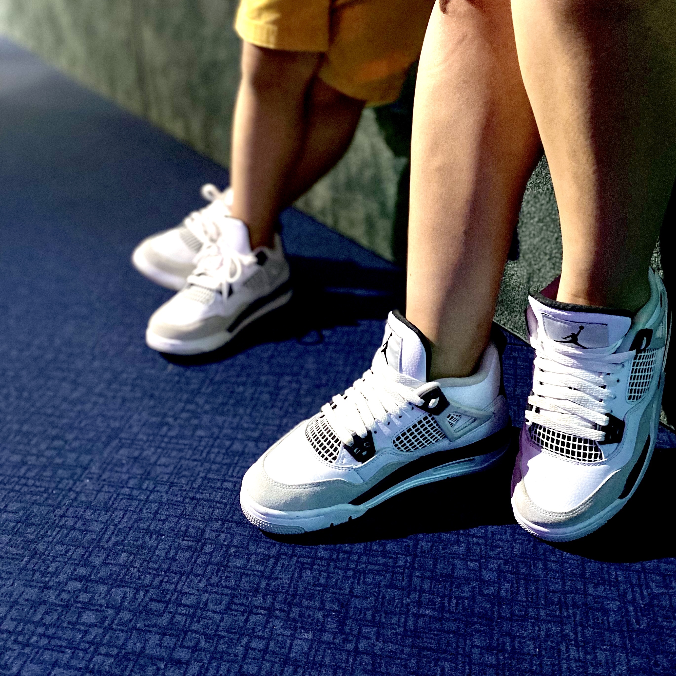 (GS) Jordan 4 Retro White and Black 착용 스타일 - 1