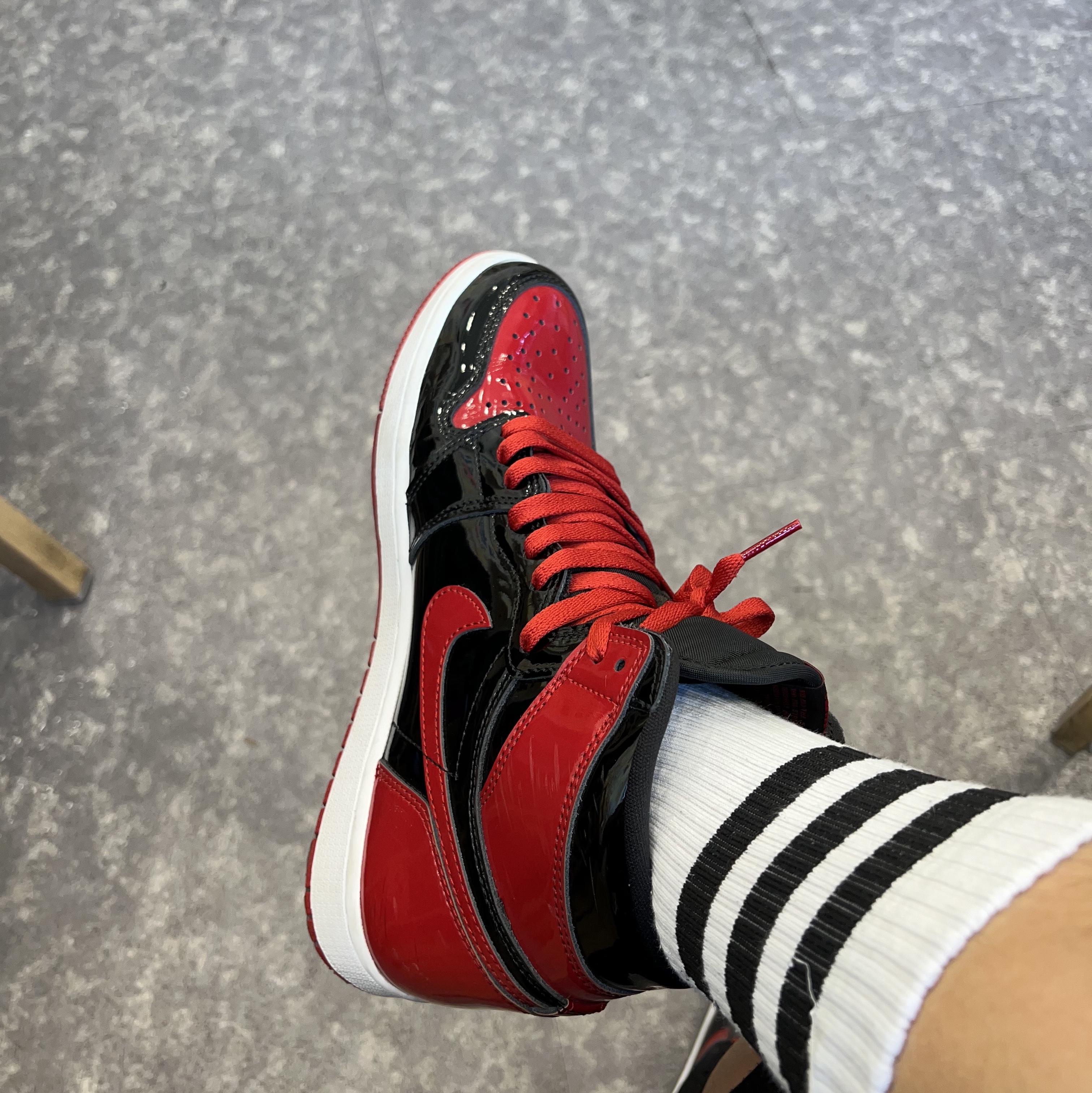 Jordan 1 Retro High OG Patent Bred 착용 스타일 - 1
