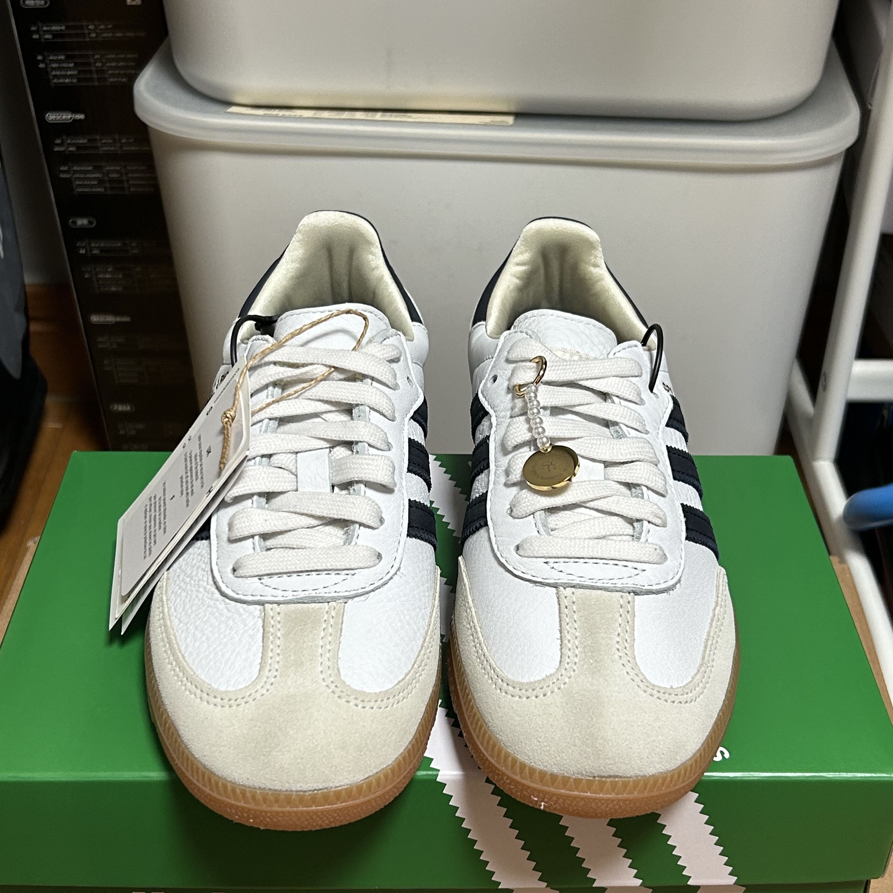 Adidas x Sporty & Rich Samba Cloud White Legend Ink 착용 스타일