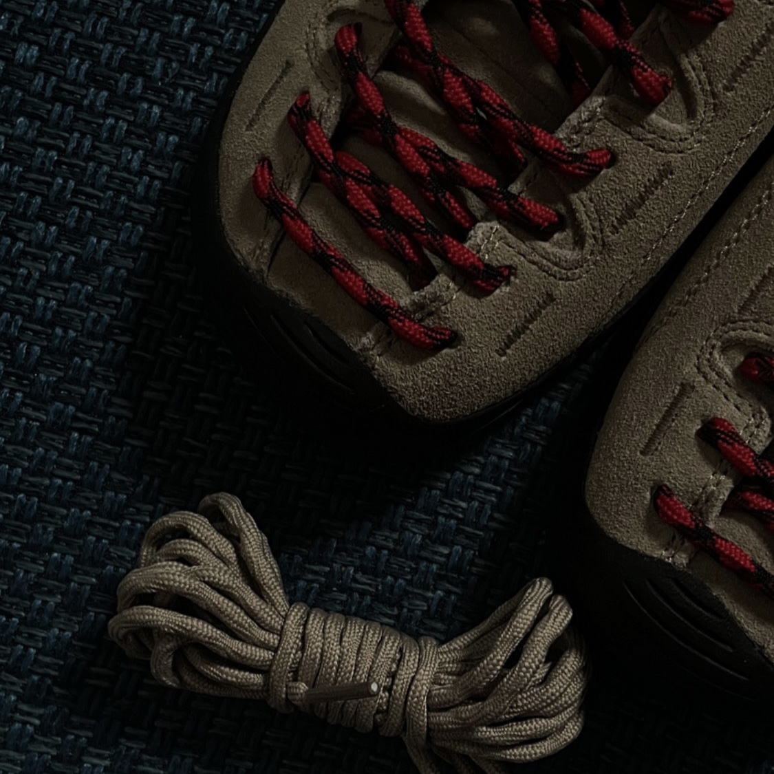 Keen Jasper Suede Sneakers Silver Mink 착용 스타일