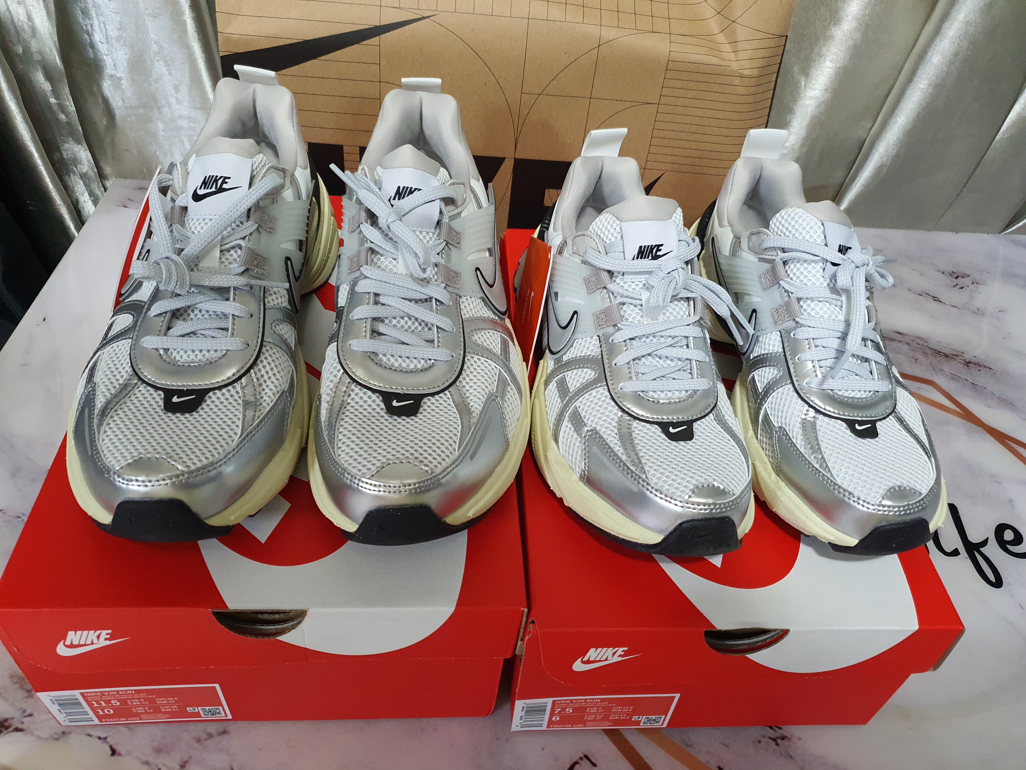 Nike V2K Run Summit White Metallic Silver 착용 스타일 - 3