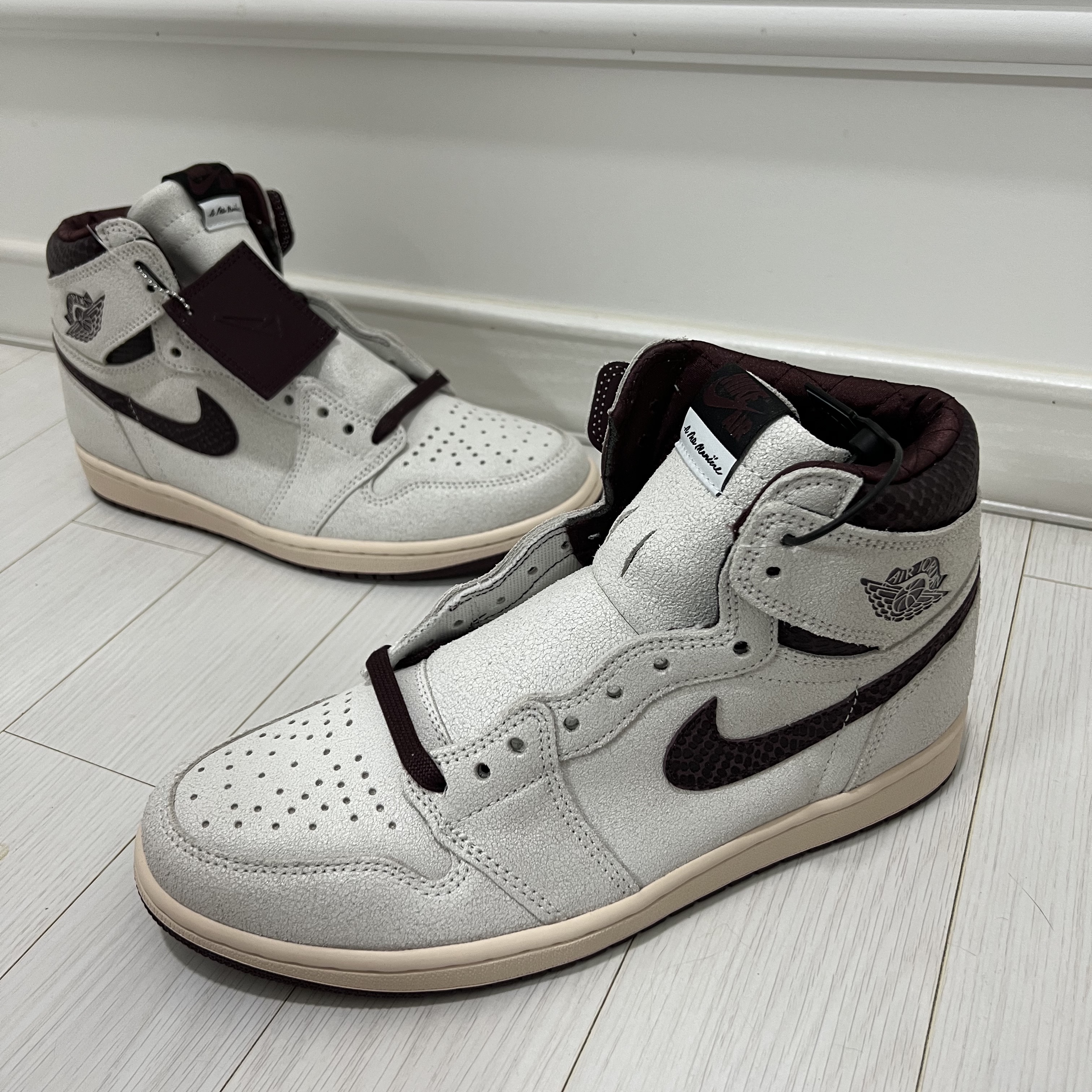 Jordan 1 x A Ma Maniere Retro High OG SP Sail and Burgundy 착용 스타일 - 3