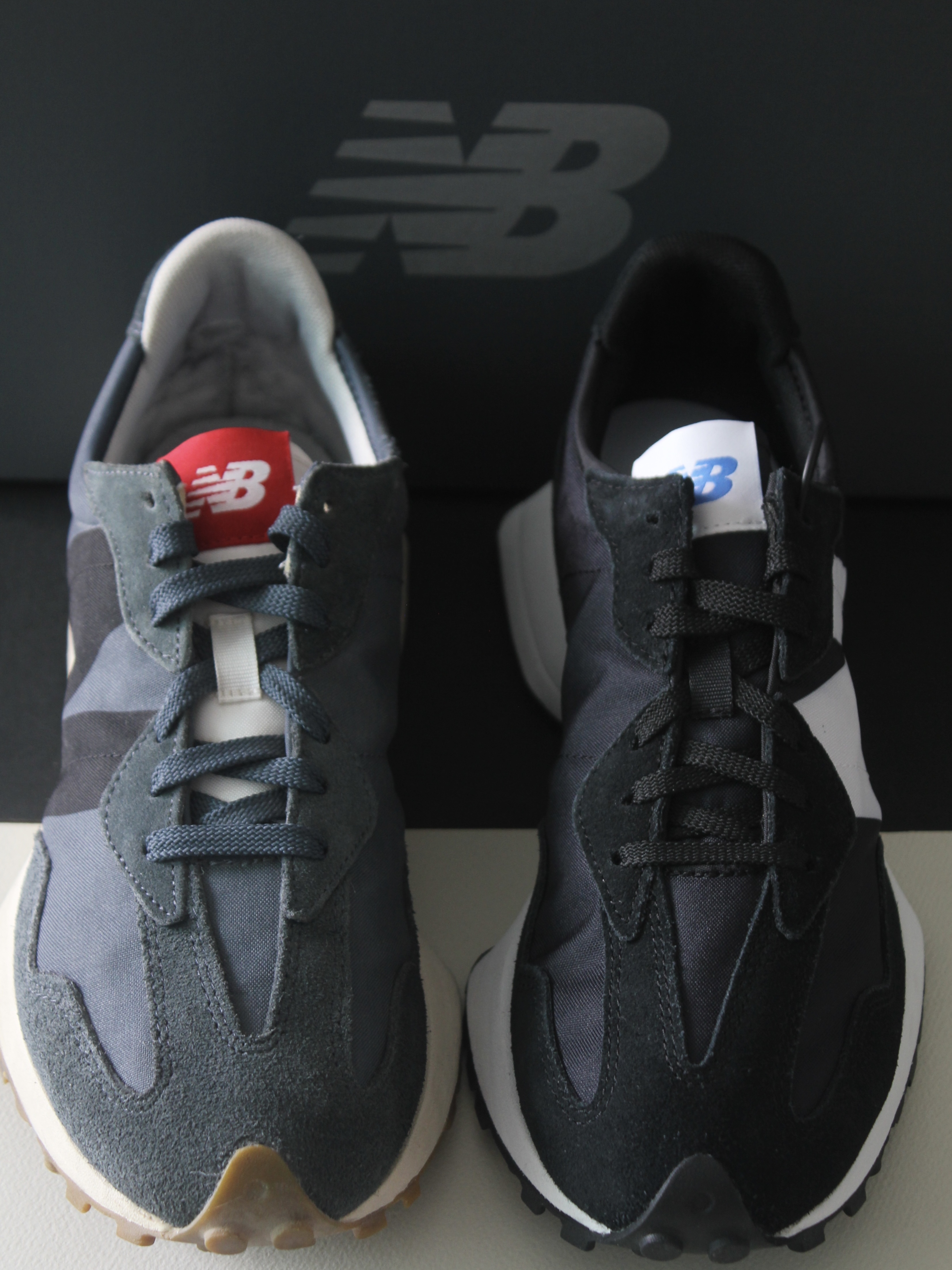 New Balance 327 Black, New Balance 327 Princess Blue Black 착용 스타일 - 1