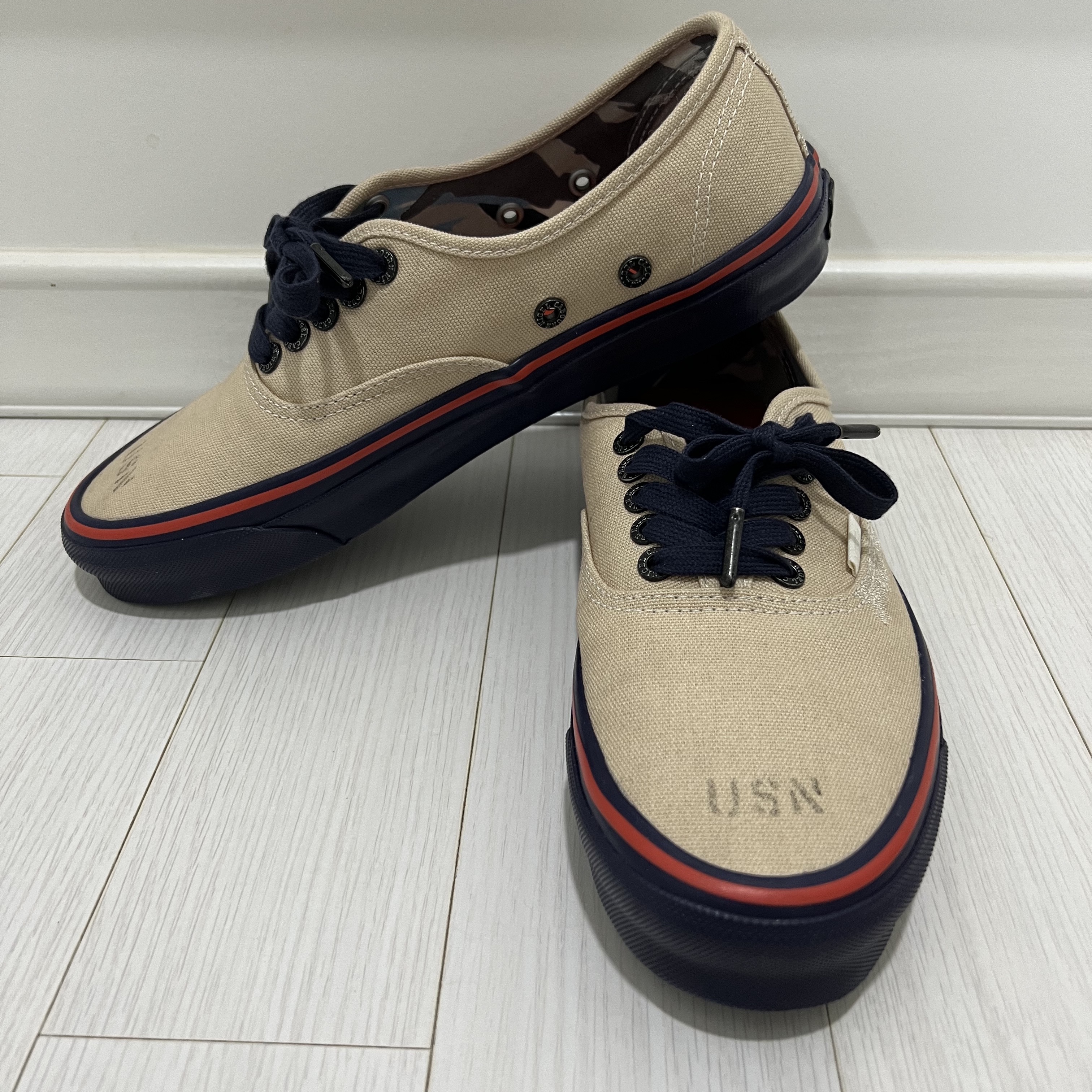 Vans Vault x Nigel Cabourn OG Authentic LX Worn White Navy 착용 스타일 - 1