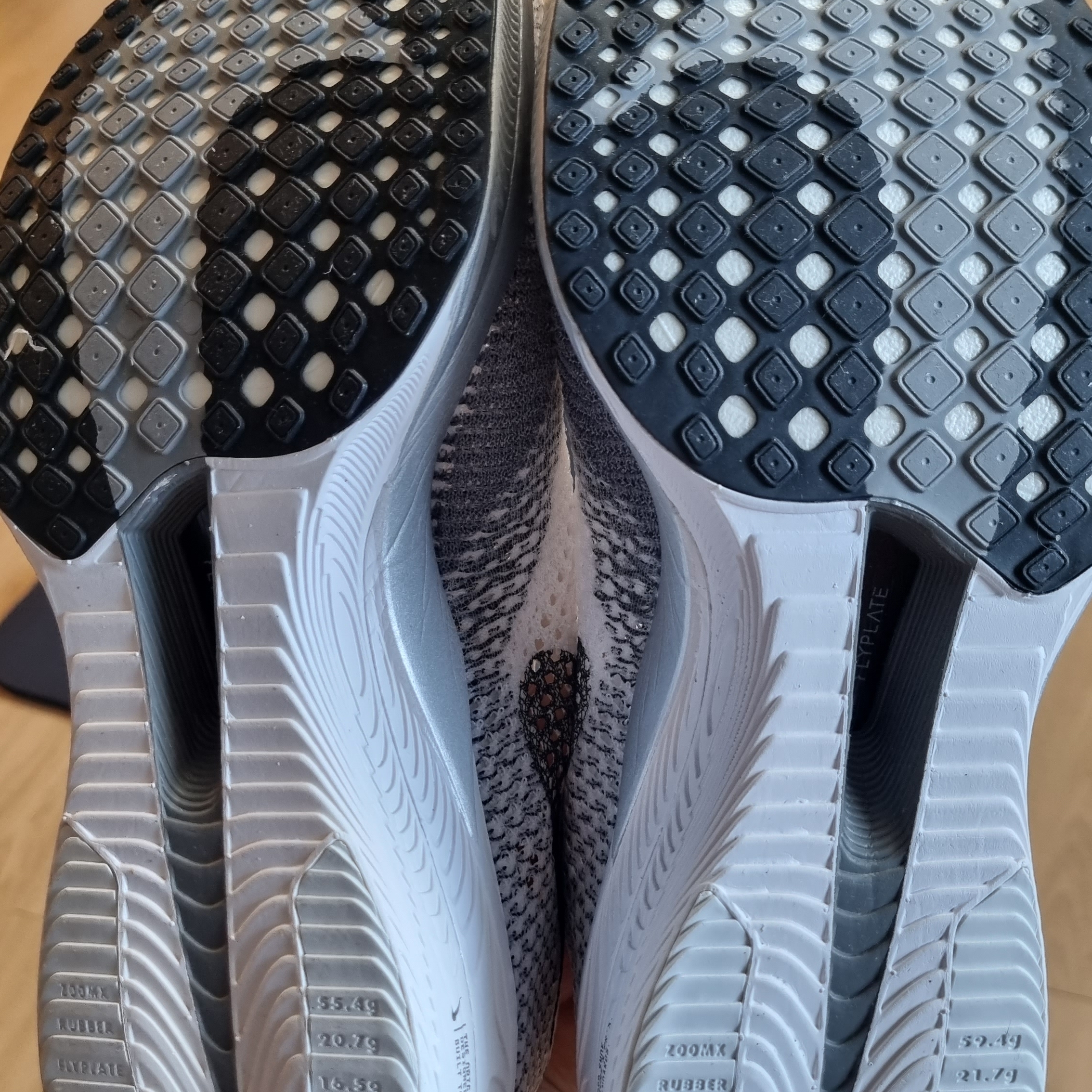 Nike ZoomX Vaporfly Next% 3 White Grey 착용 스타일 - 2