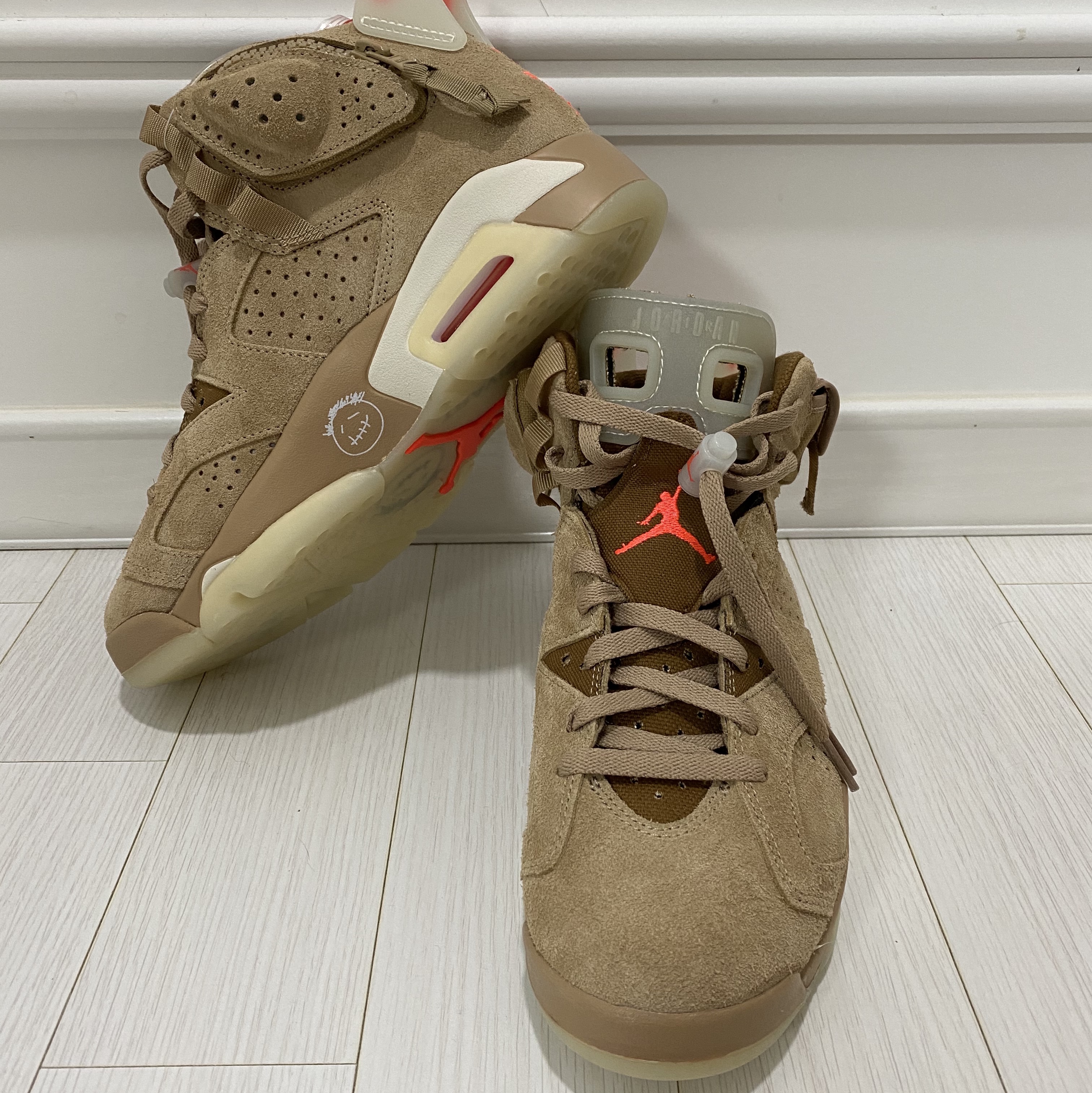 Jordan 6 x Travis Scott Retro SP British Khaki 착용 스타일 - 1