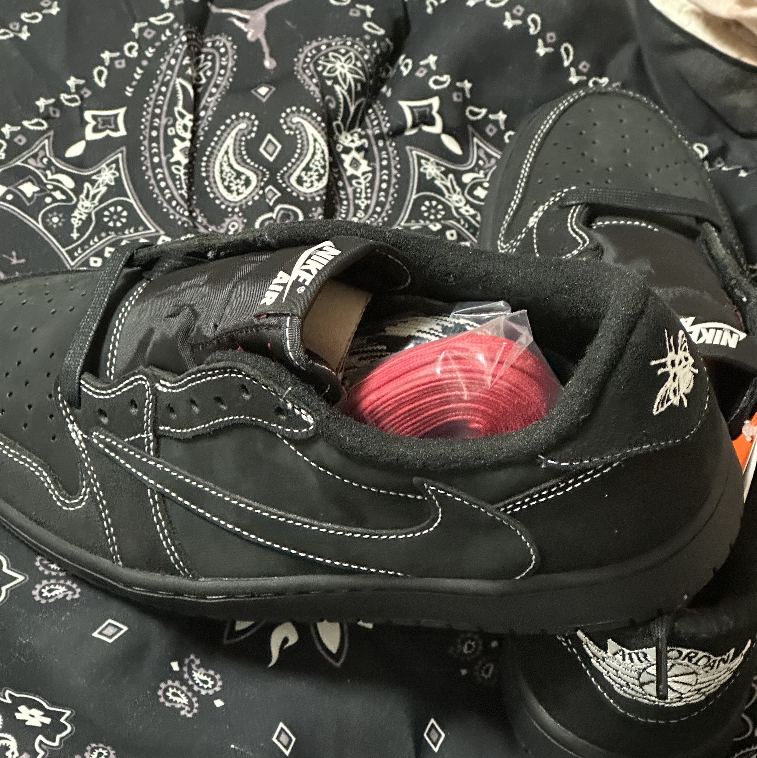 Jordan 1 x Travis Scott Retro Low OG SP Black Phantom 착용 스타일