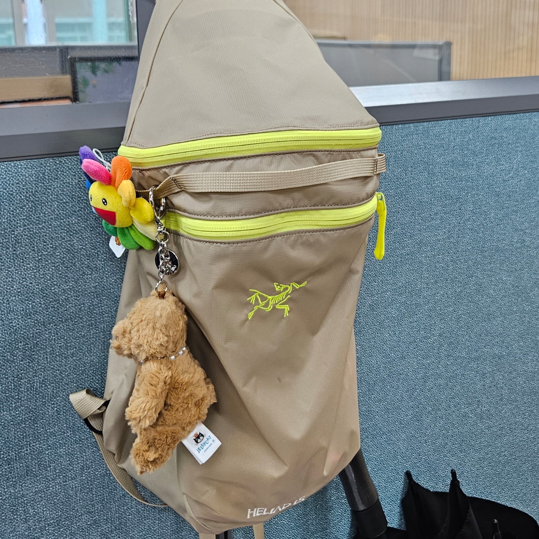 Arc'teryx Heliad 15 Backpack Wicker Sprint 착용 스타일