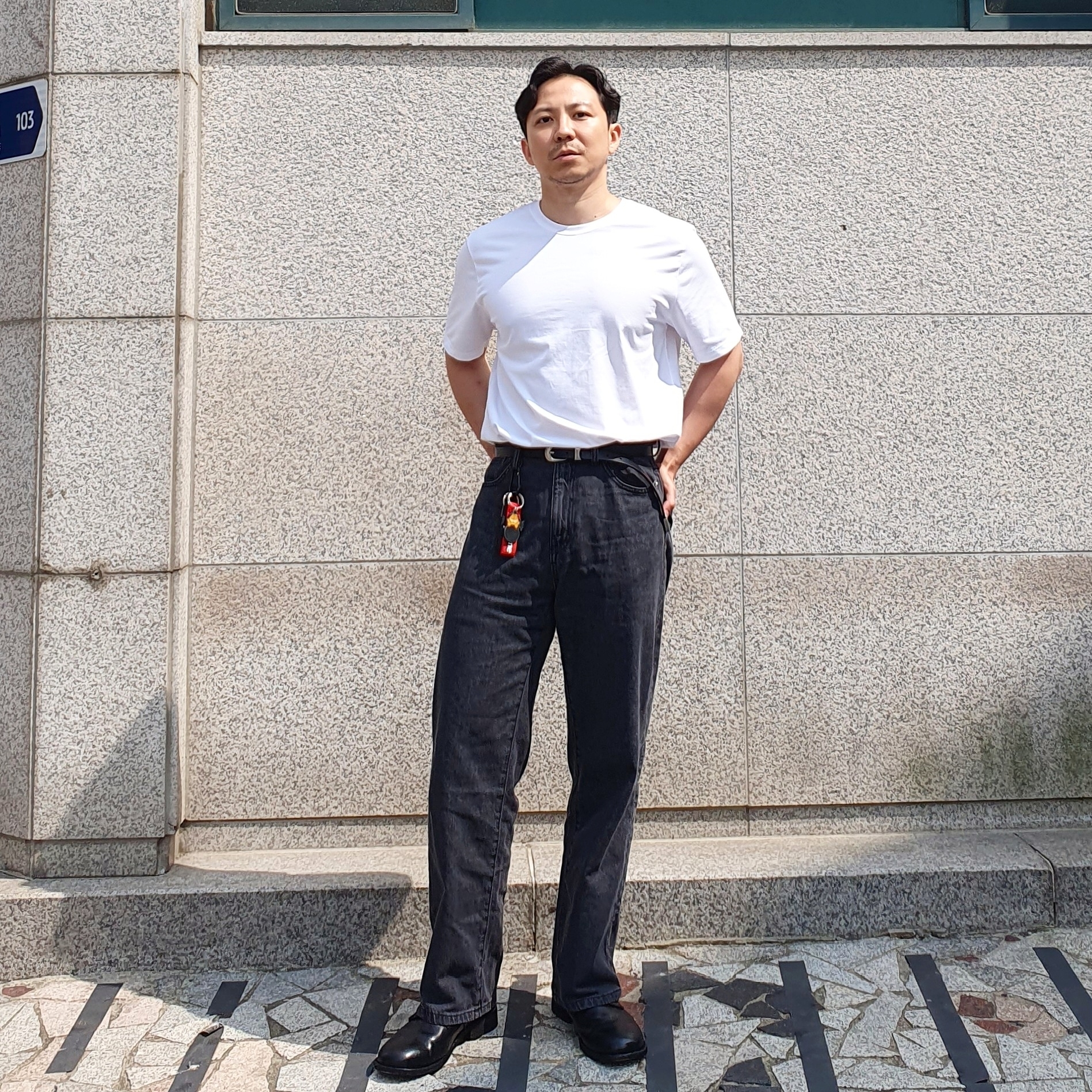 Supreme Webbing Keychain Black - 23SS, Supreme Webbing Keychain Red - 23SS 착용 스타일