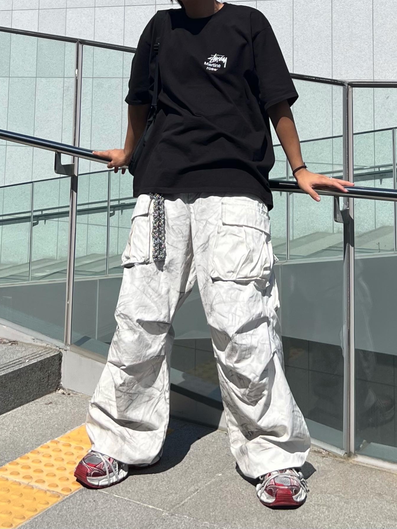 Stussy x Martine Rose Collage Pigment Dyed T-Shirt Black, Balenciaga 3XL Sneakers White Red 착용 스타일 - 4