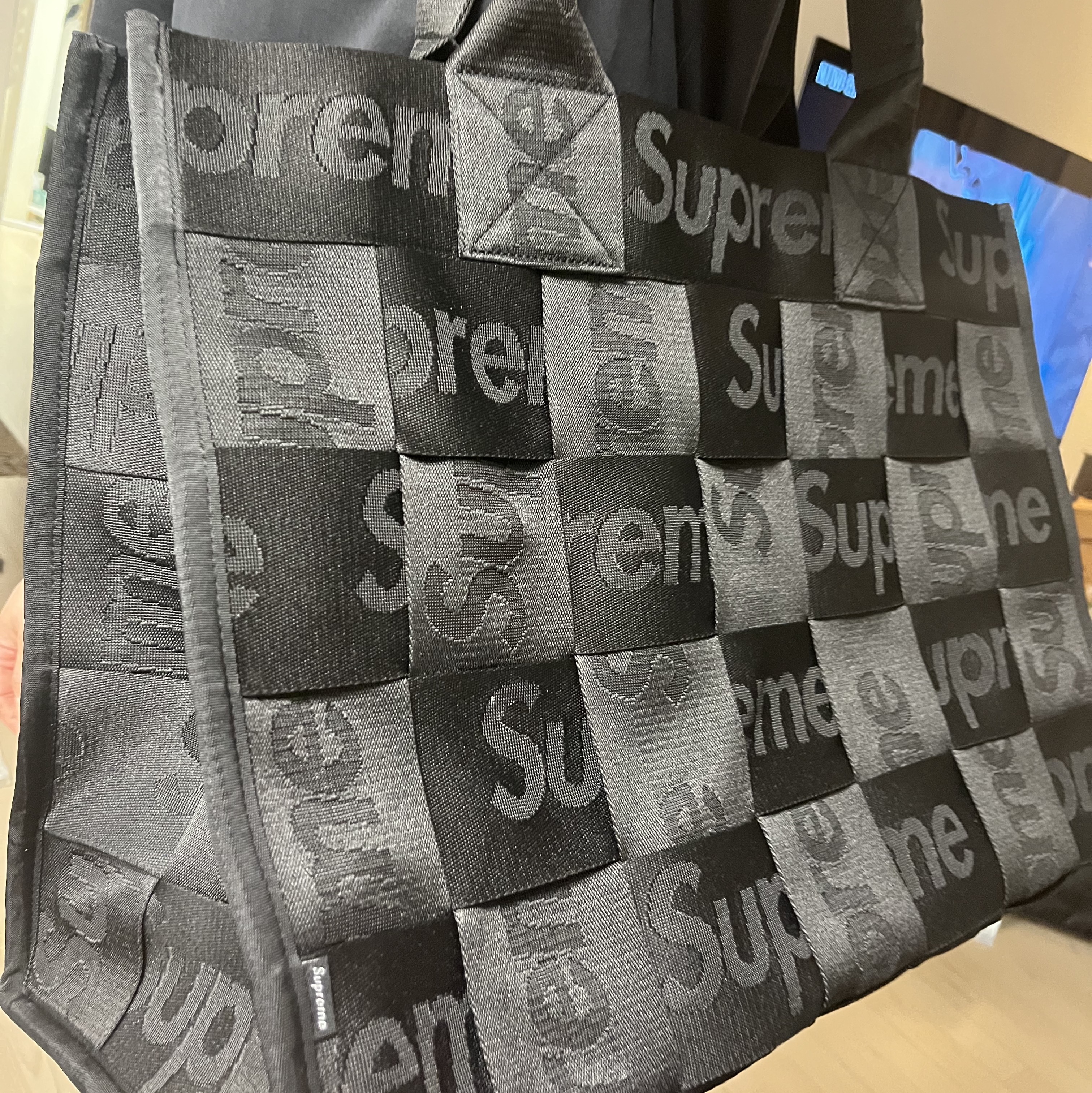 Supreme Woven Large Tote Black - 23SS 착용 스타일