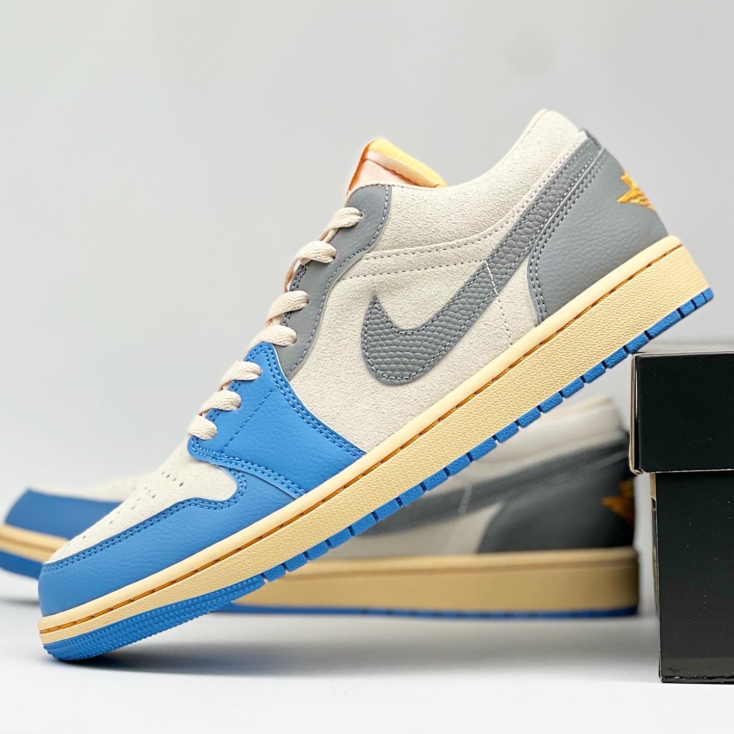 Jordan 1 Low SE Tokyo 96 착용 스타일 - 4