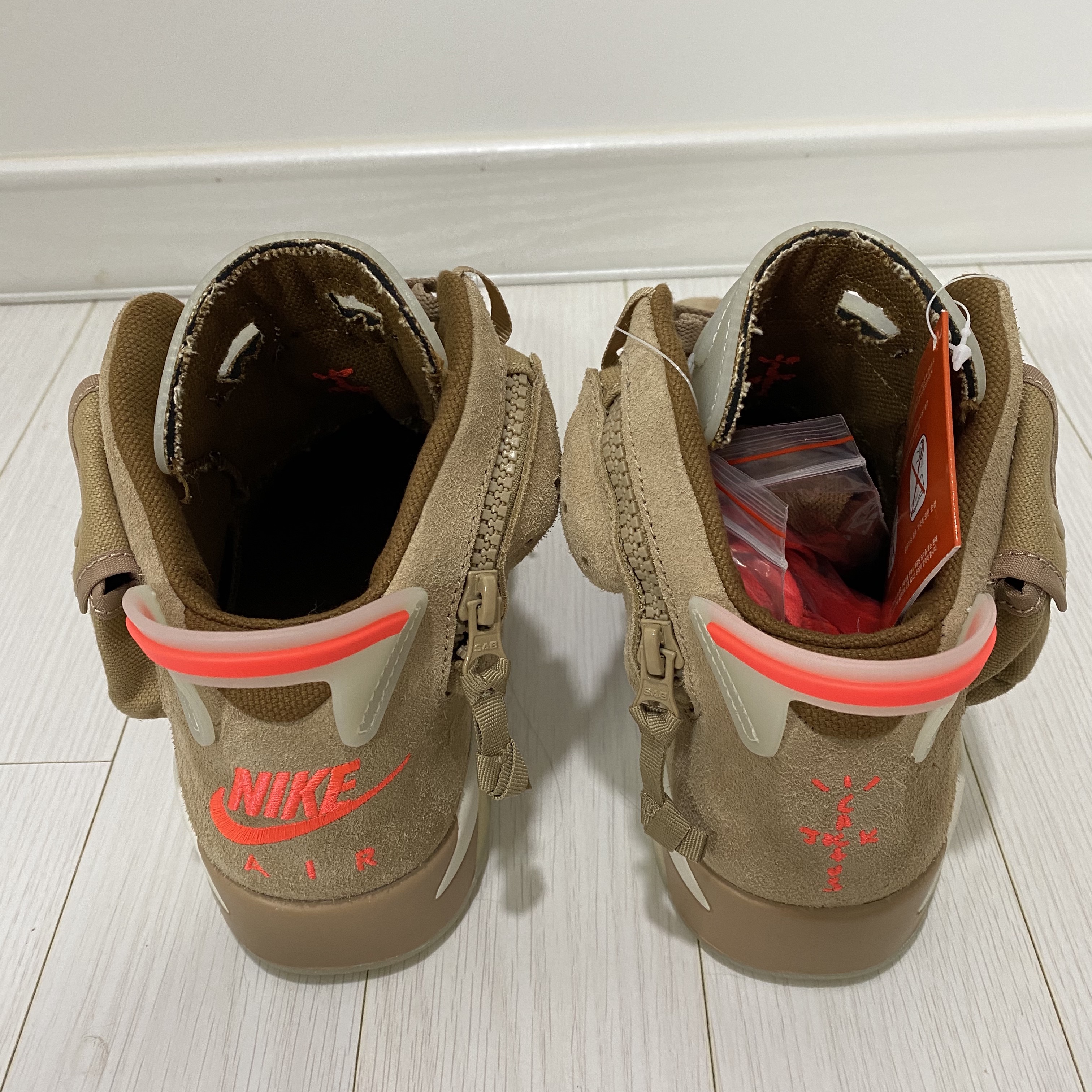 Jordan 6 x Travis Scott Retro SP British Khaki 착용 스타일 - 4