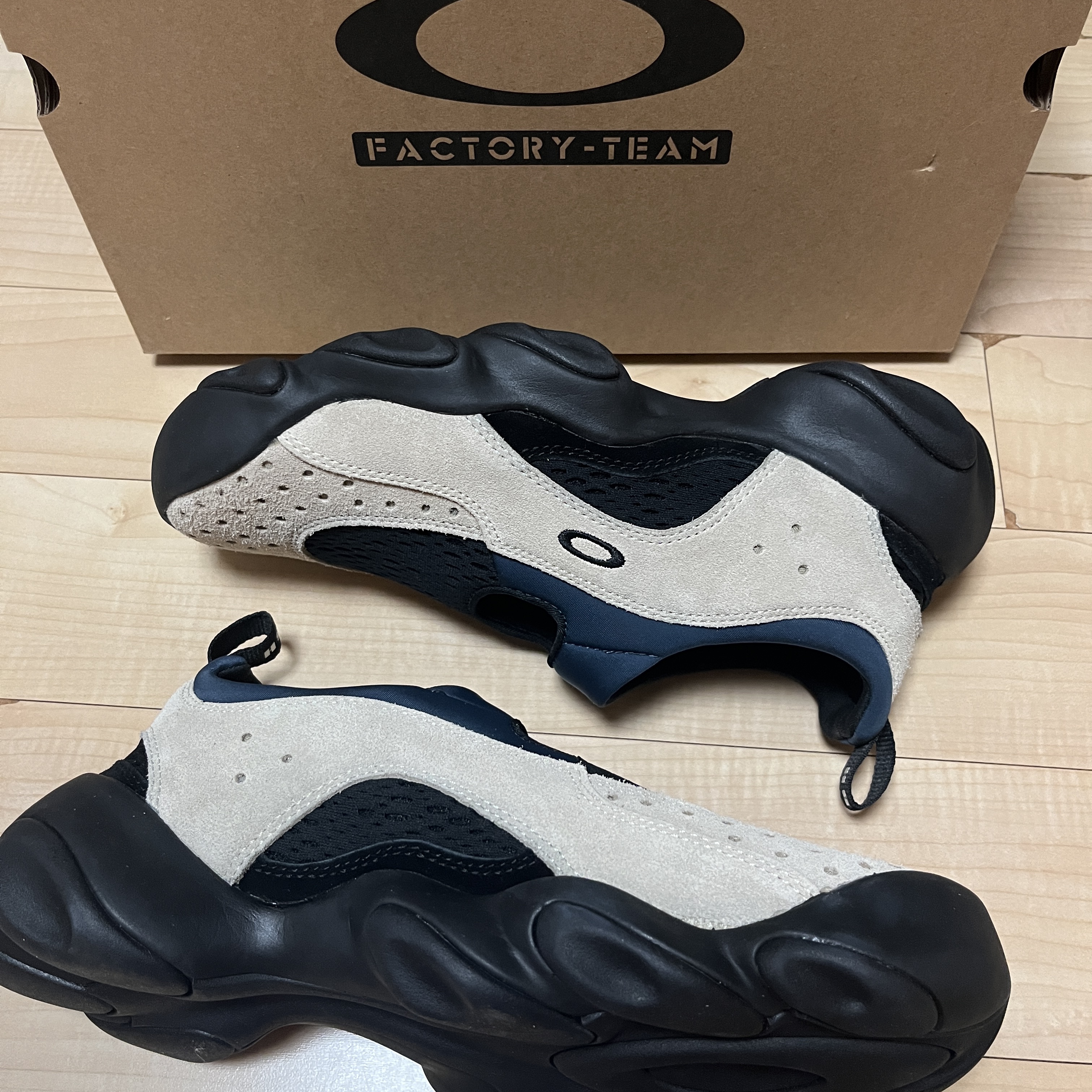 Oakley Factory Team x Brain Dead Flesh Sandal Sand Blue 착용 스타일 - 2