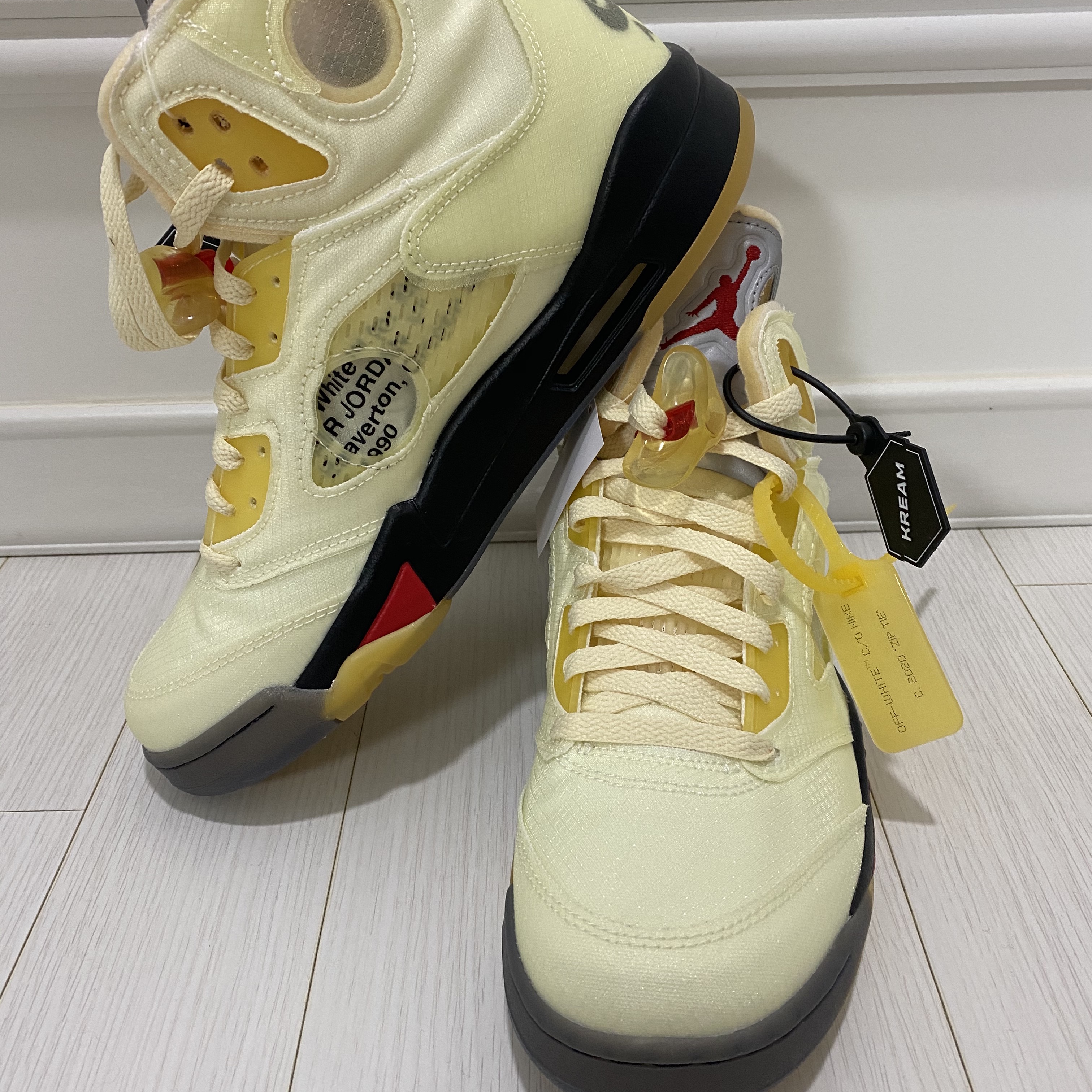 Jordan 5 x Off-White Retro SP Sail Fire Red 착용 스타일 - 1