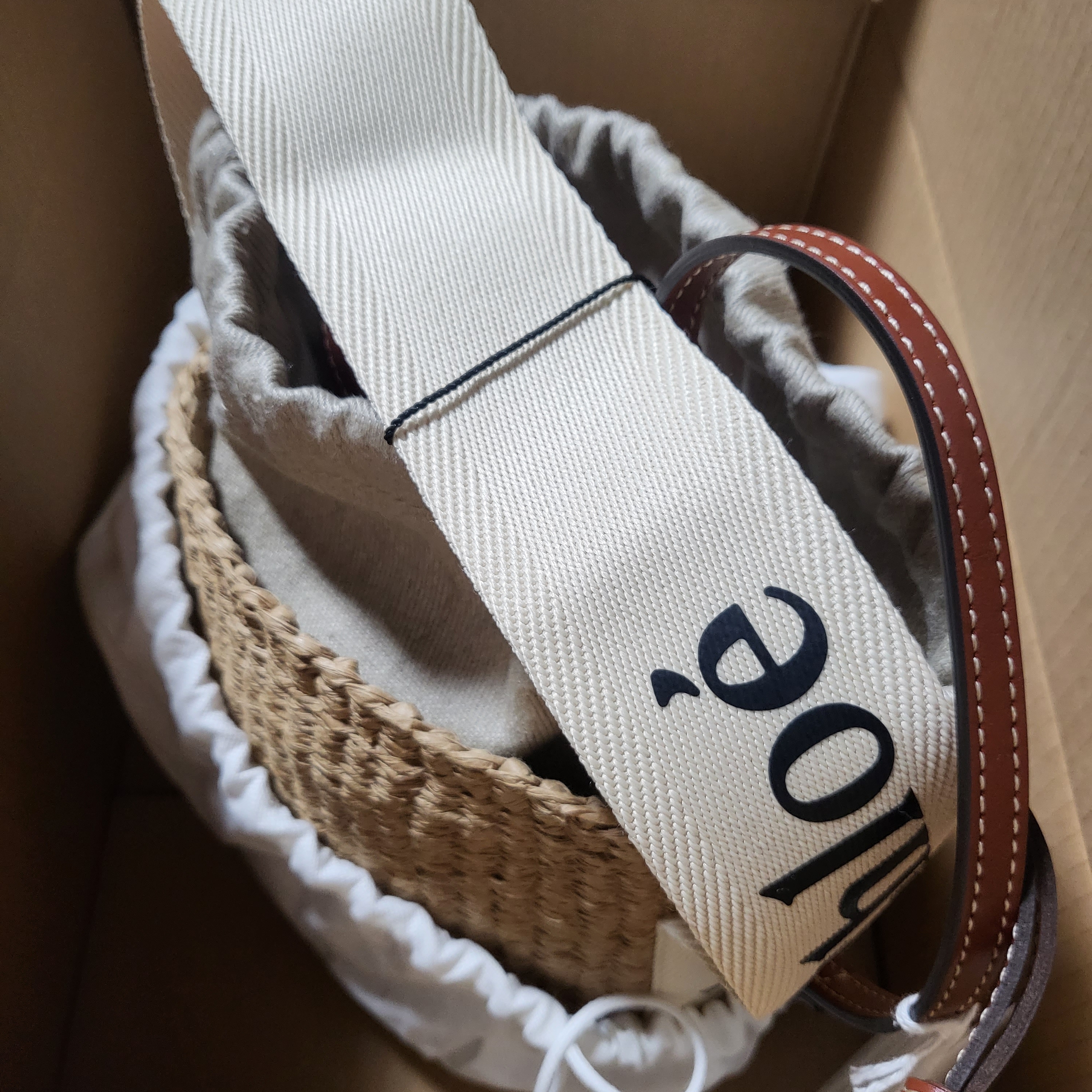 Chloe Small Woody Basket White 착용 스타일 - 1