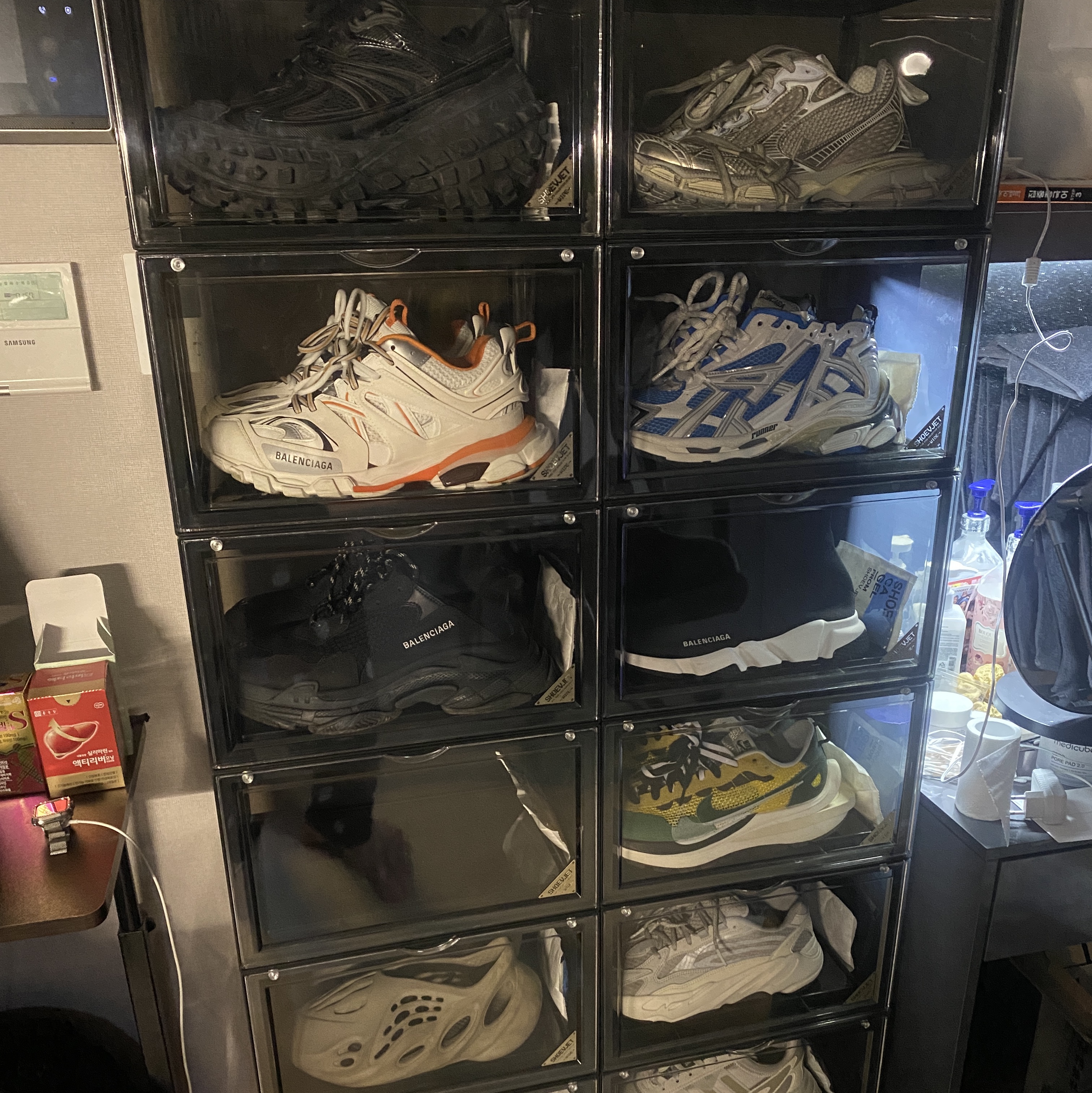 Balenciaga Speed Trainer Black White 2021/2022, Adidas Yeezy Boost 700 V2 Static 2022 착용 스타일