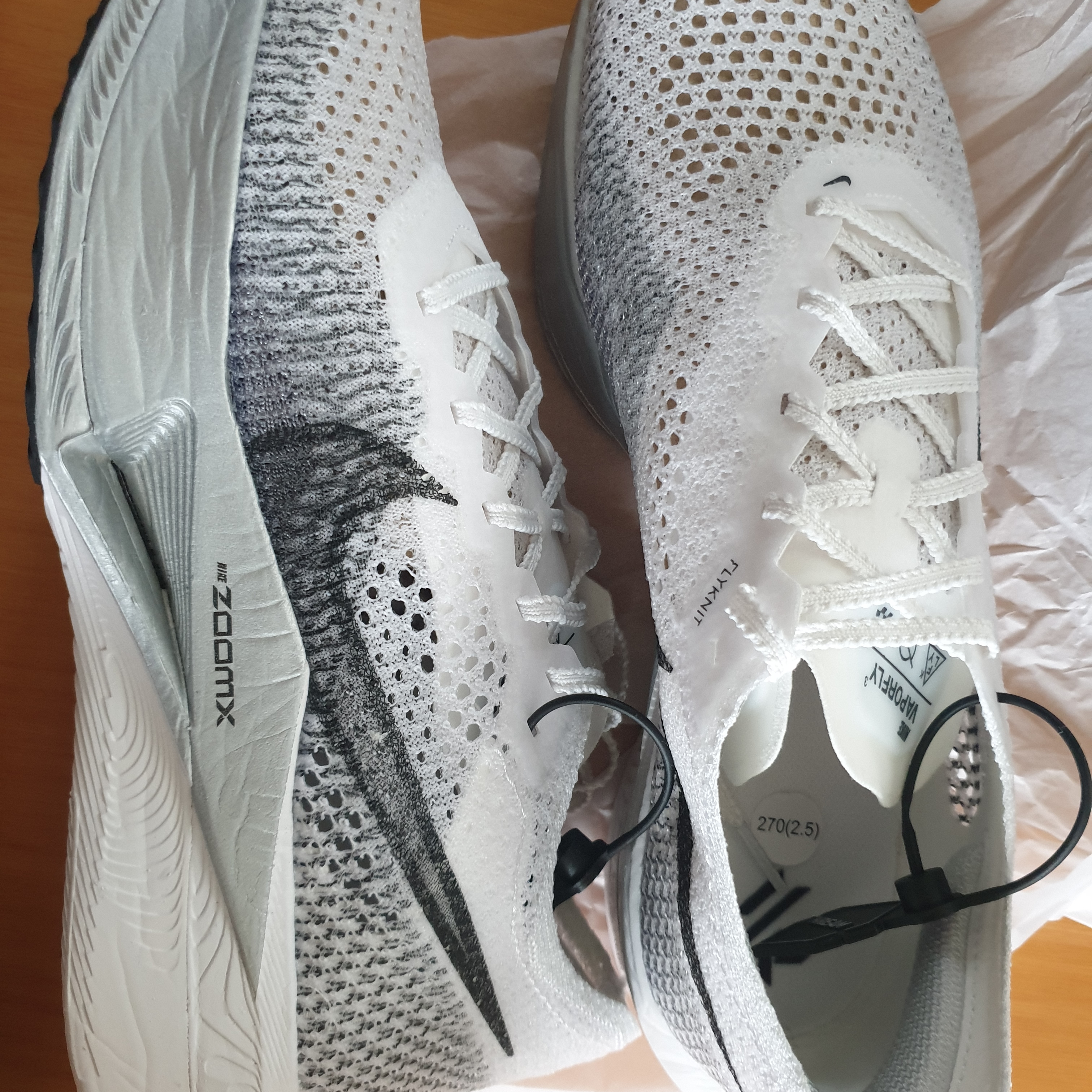 Nike ZoomX Vaporfly Next% 3 White Grey 착용 스타일 - 2