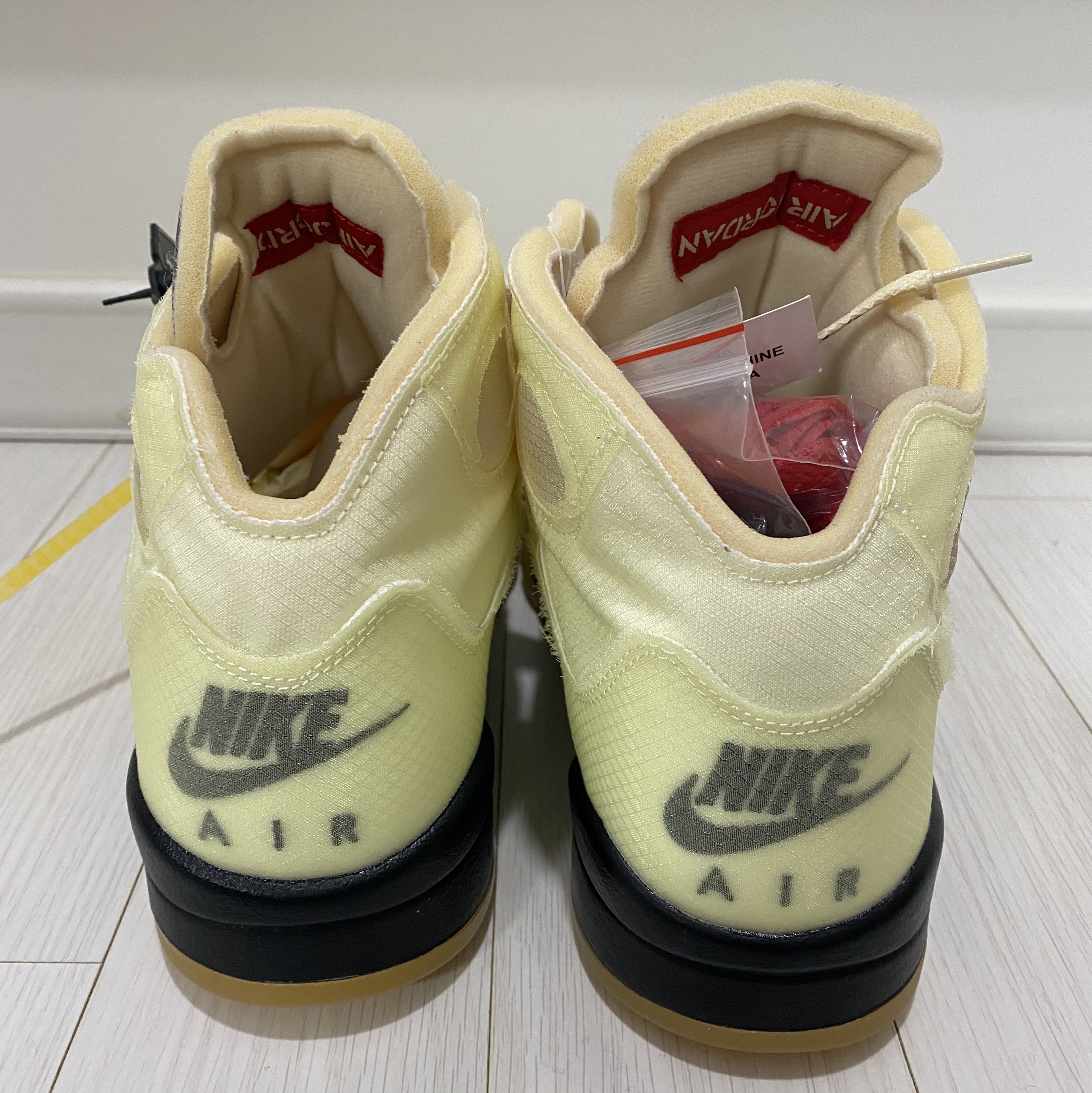 Jordan 5 x Off-White Retro SP Sail Fire Red 착용 스타일 - 3