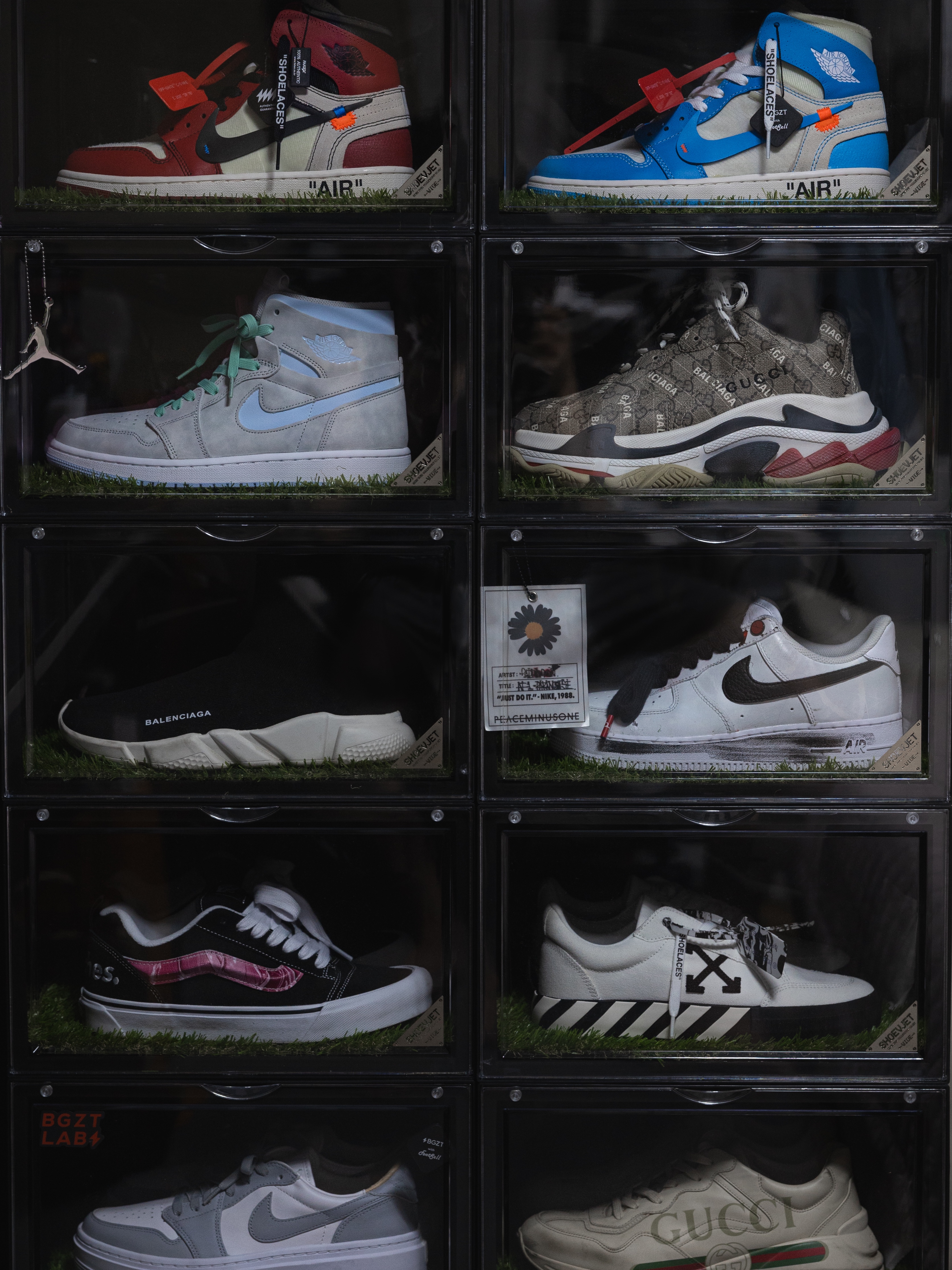 Vans x Peaches. Knu-Skool Black Pink (Special Box), (W) Jordan 1 Elevate Low White and Wolf Grey 착용 스타일 - 1