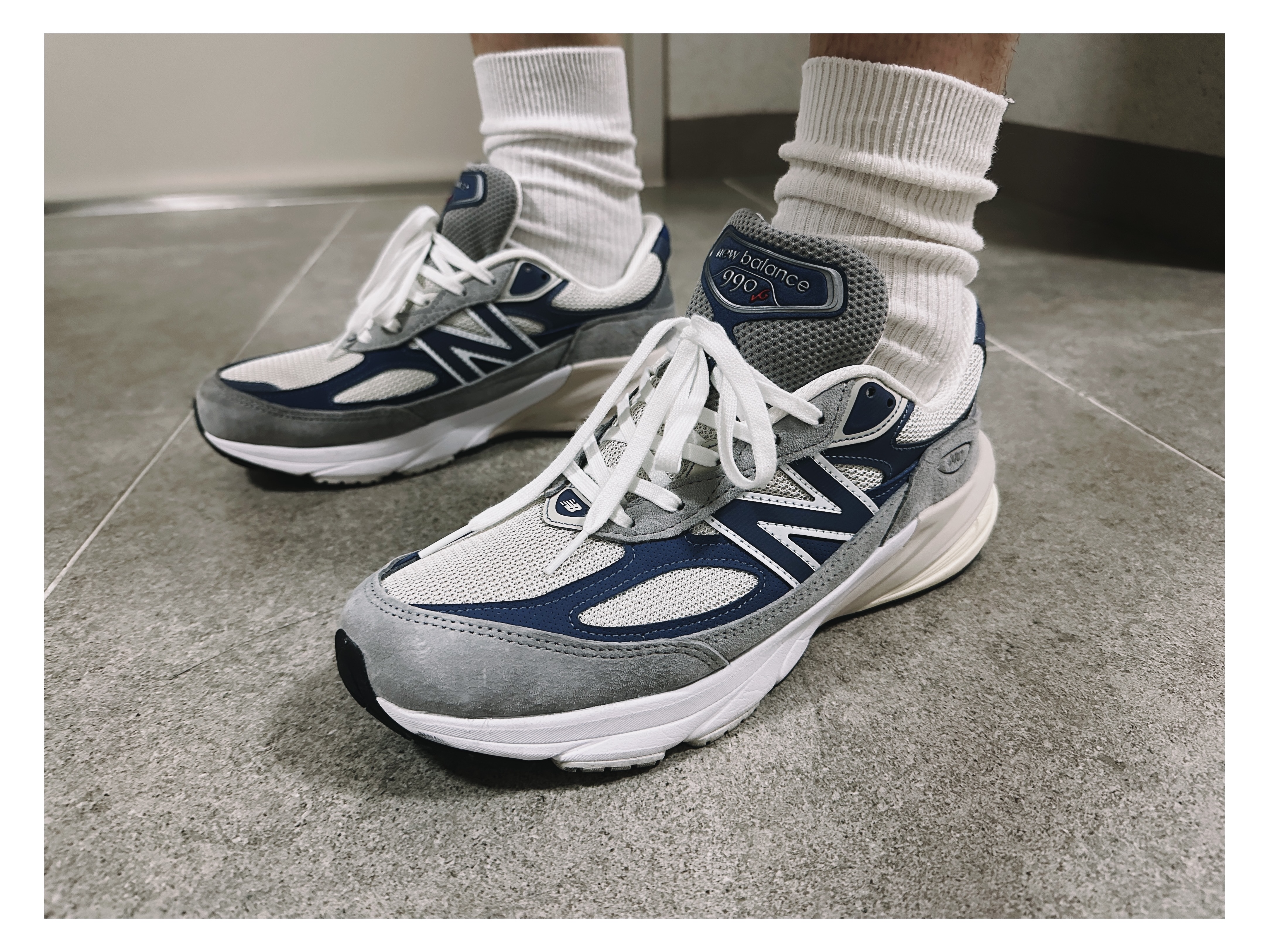 New Balance 990v6 Made in USA Gray Suede 착용 스타일