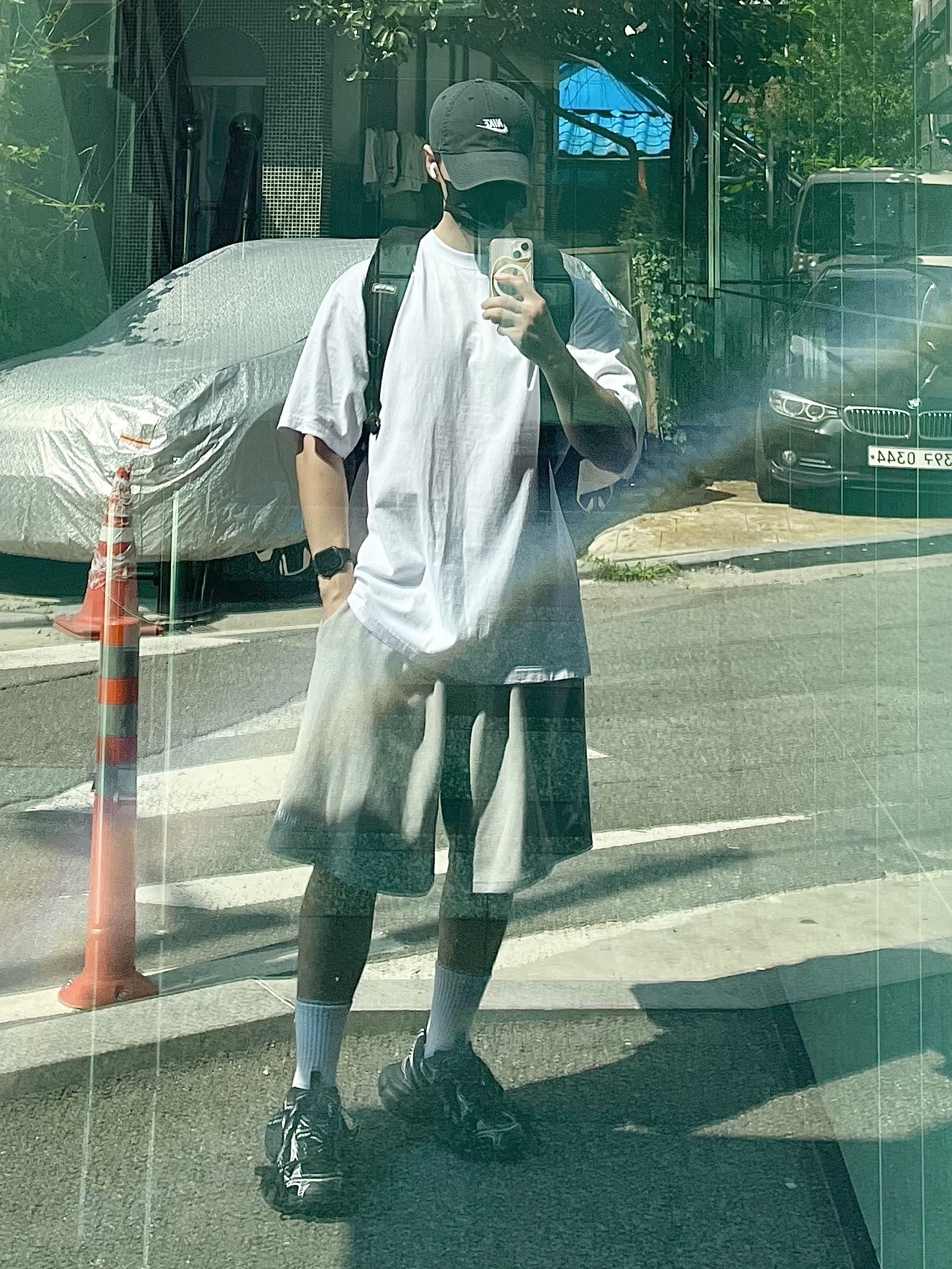 Balenciaga 3XL Sneakers Black White 착용 스타일