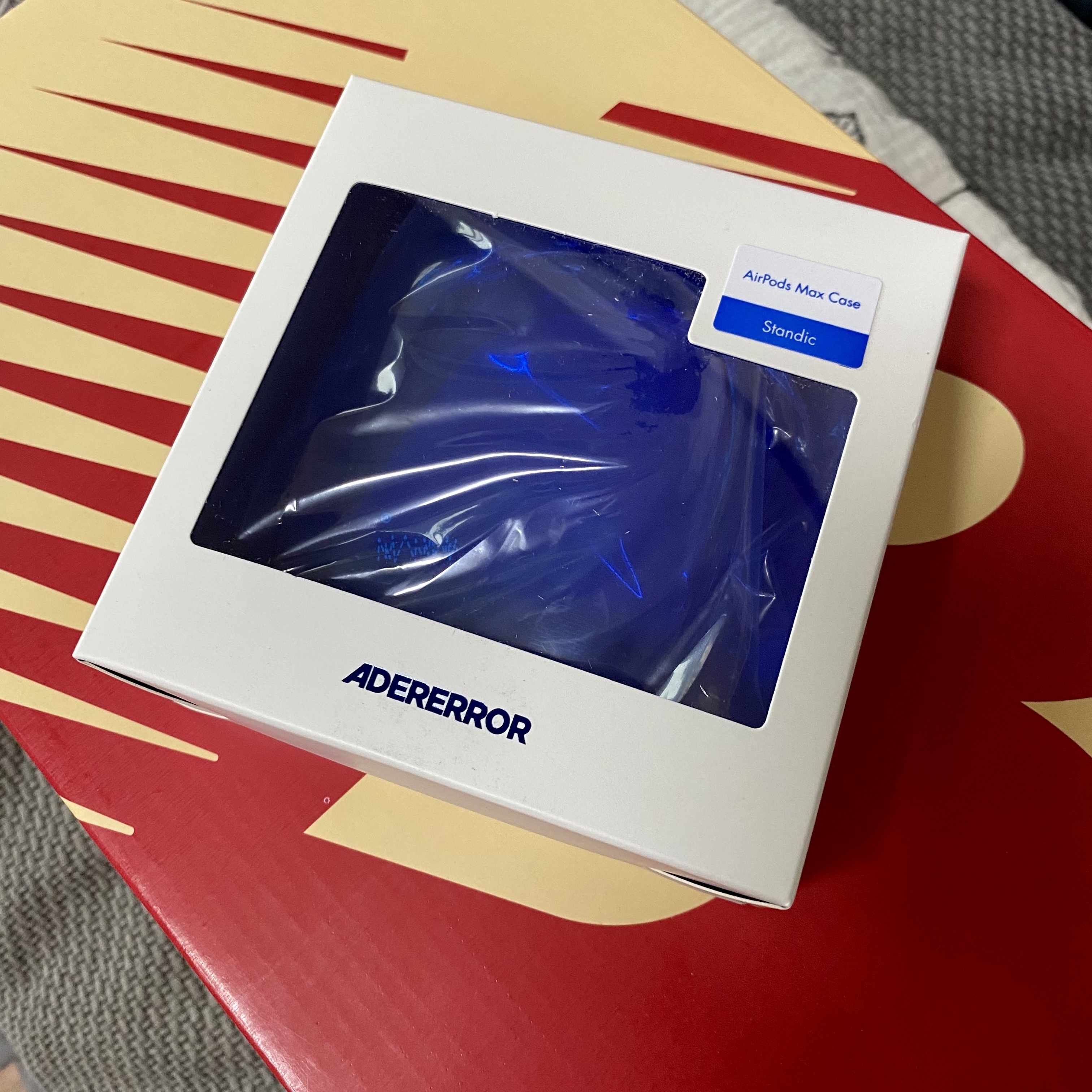Ader Error Standic AirPods Max Case Z-Blue 착용 스타일