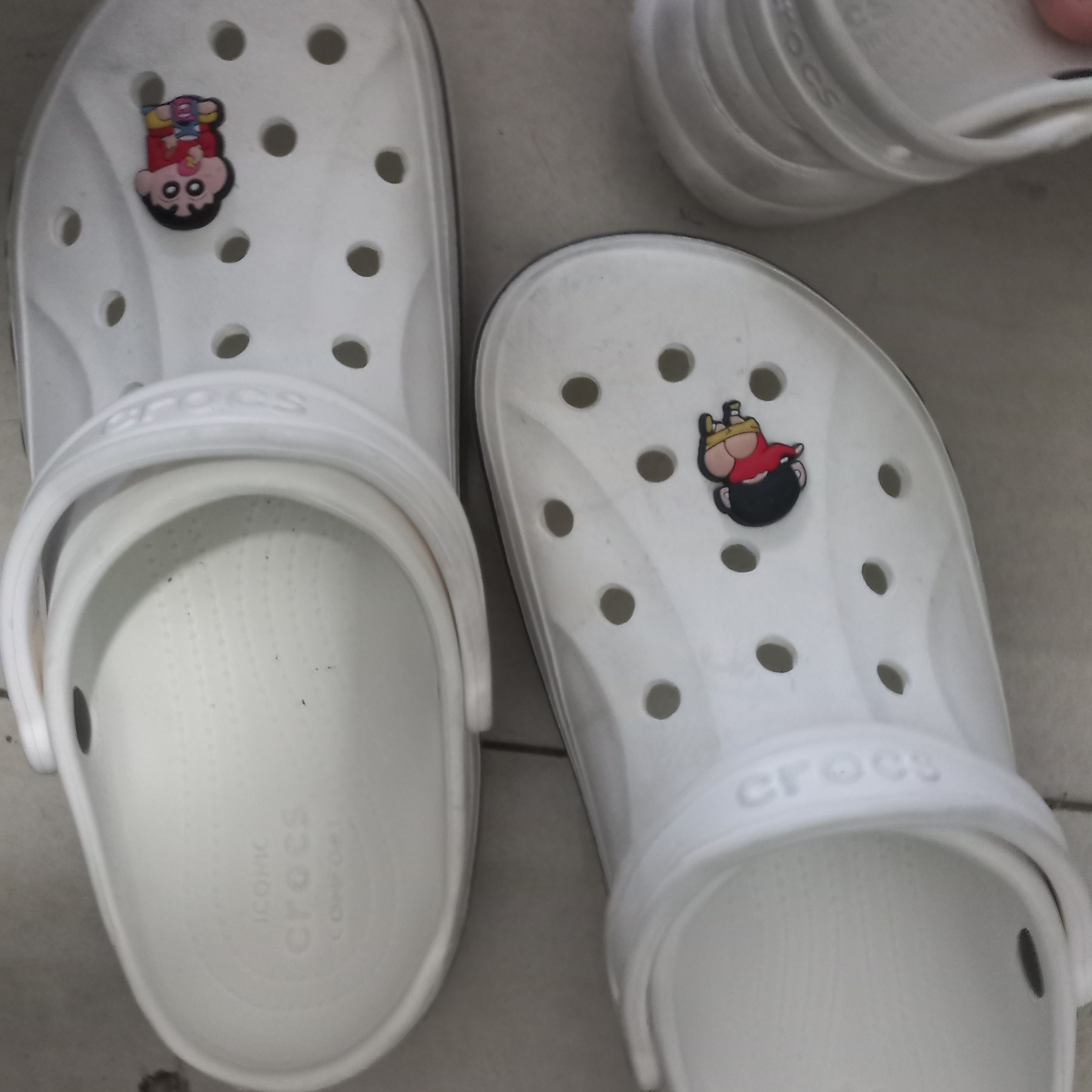 Crocs Bayaband Clog White Navy 착용 스타일