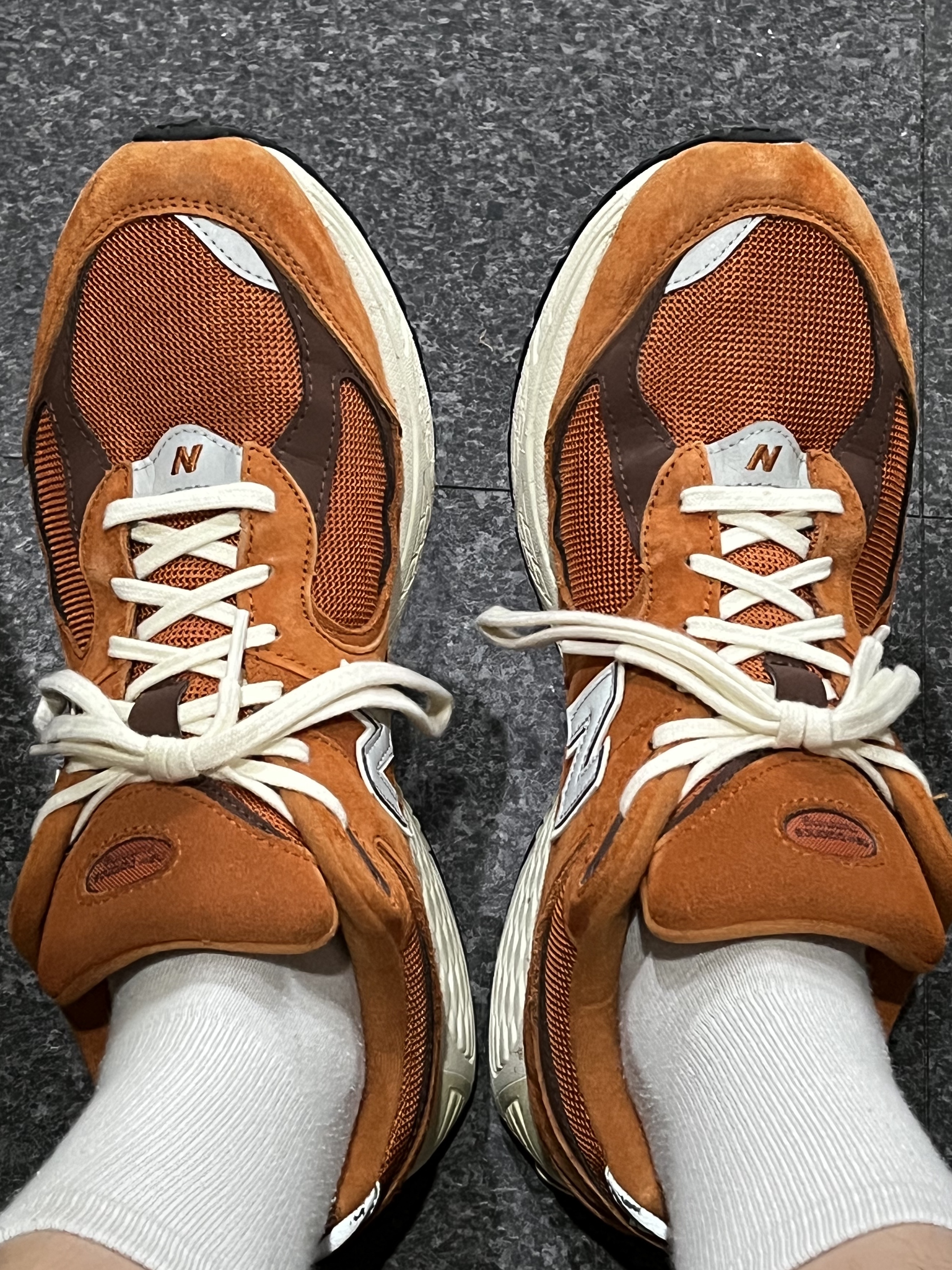 New Balance 2002R Rust Oxide 착용 스타일
