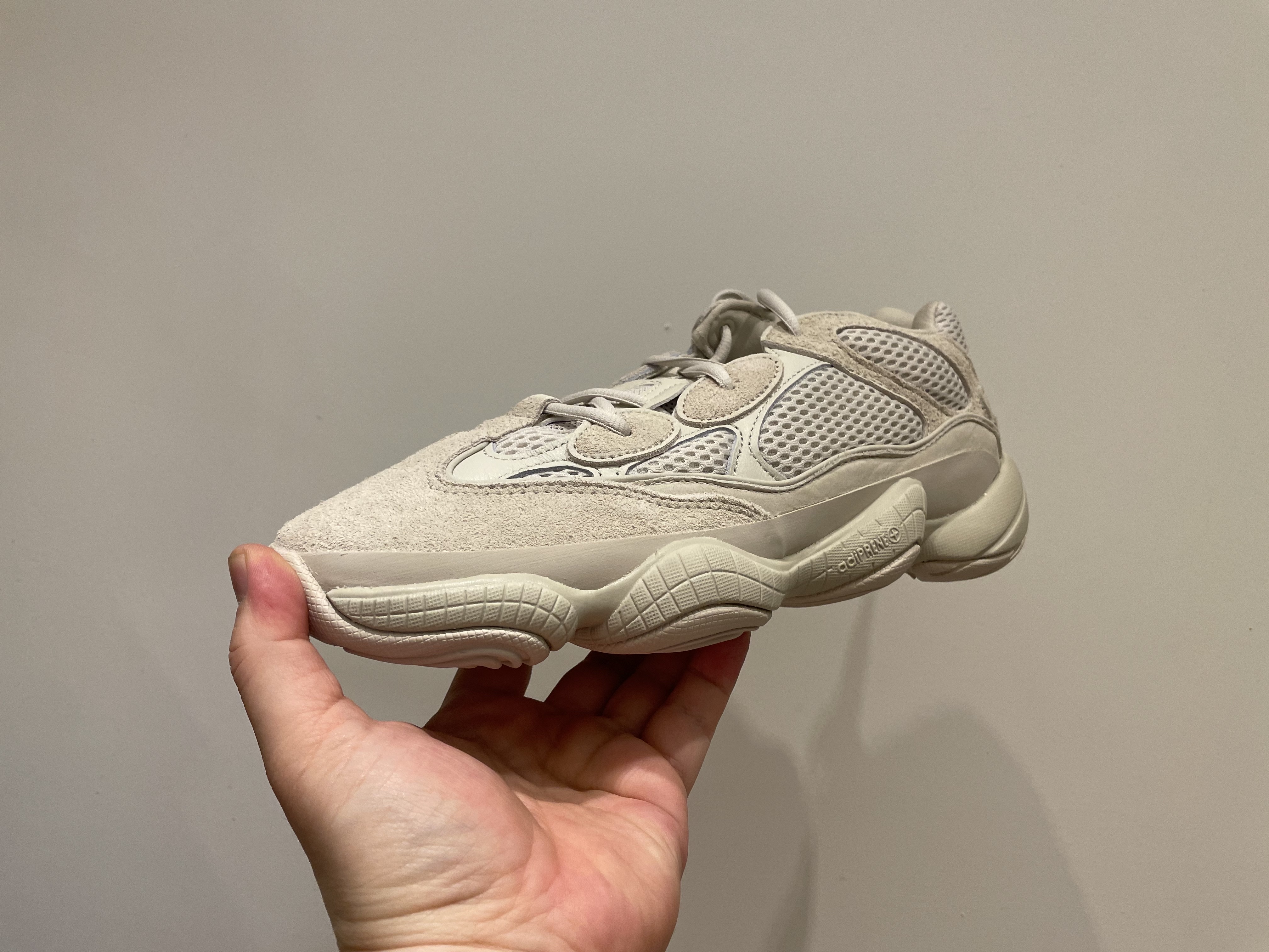 Adidas Yeezy 500 Blush 2022 착용 스타일 - 3