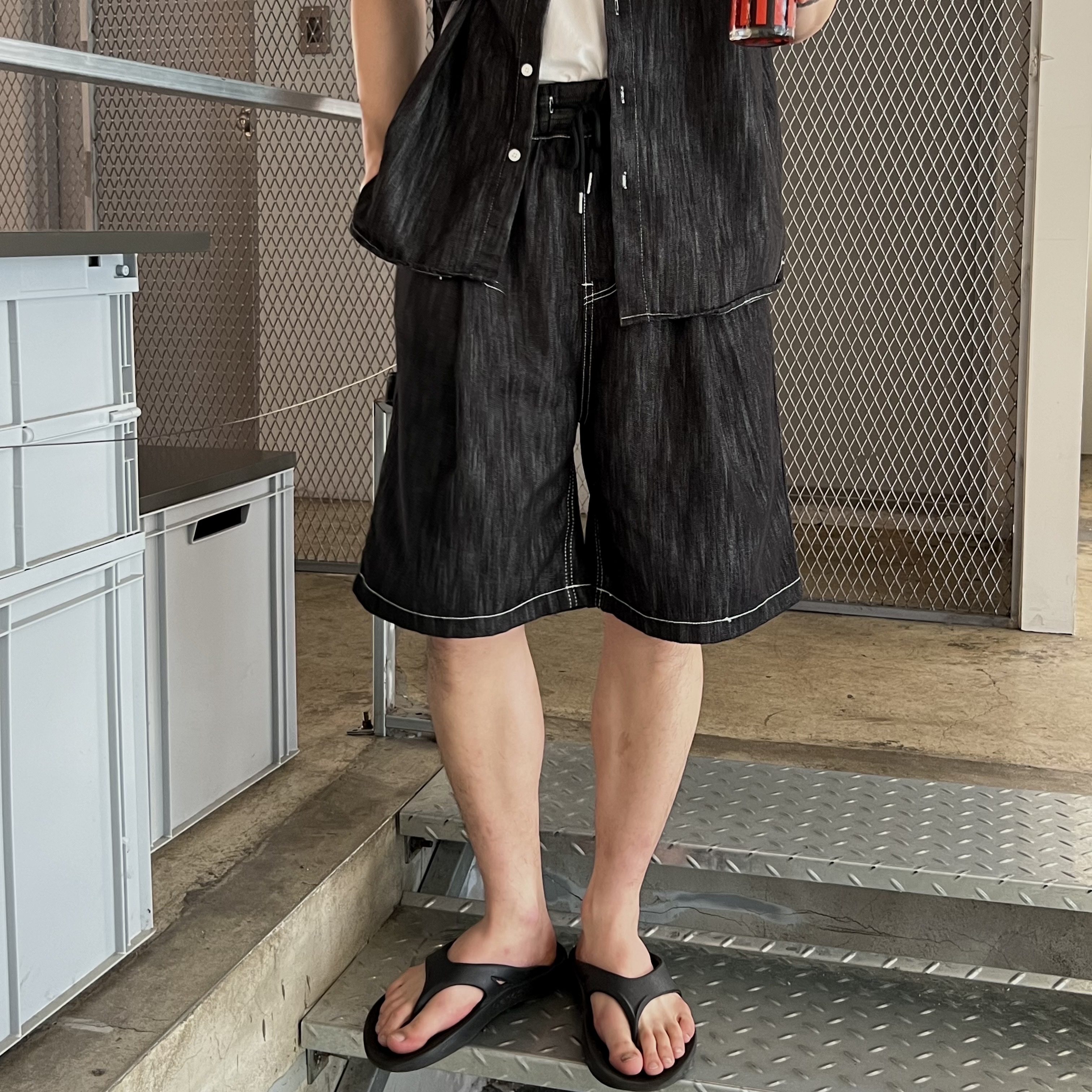 Oofos OOriginal Black 착용 스타일 - 5