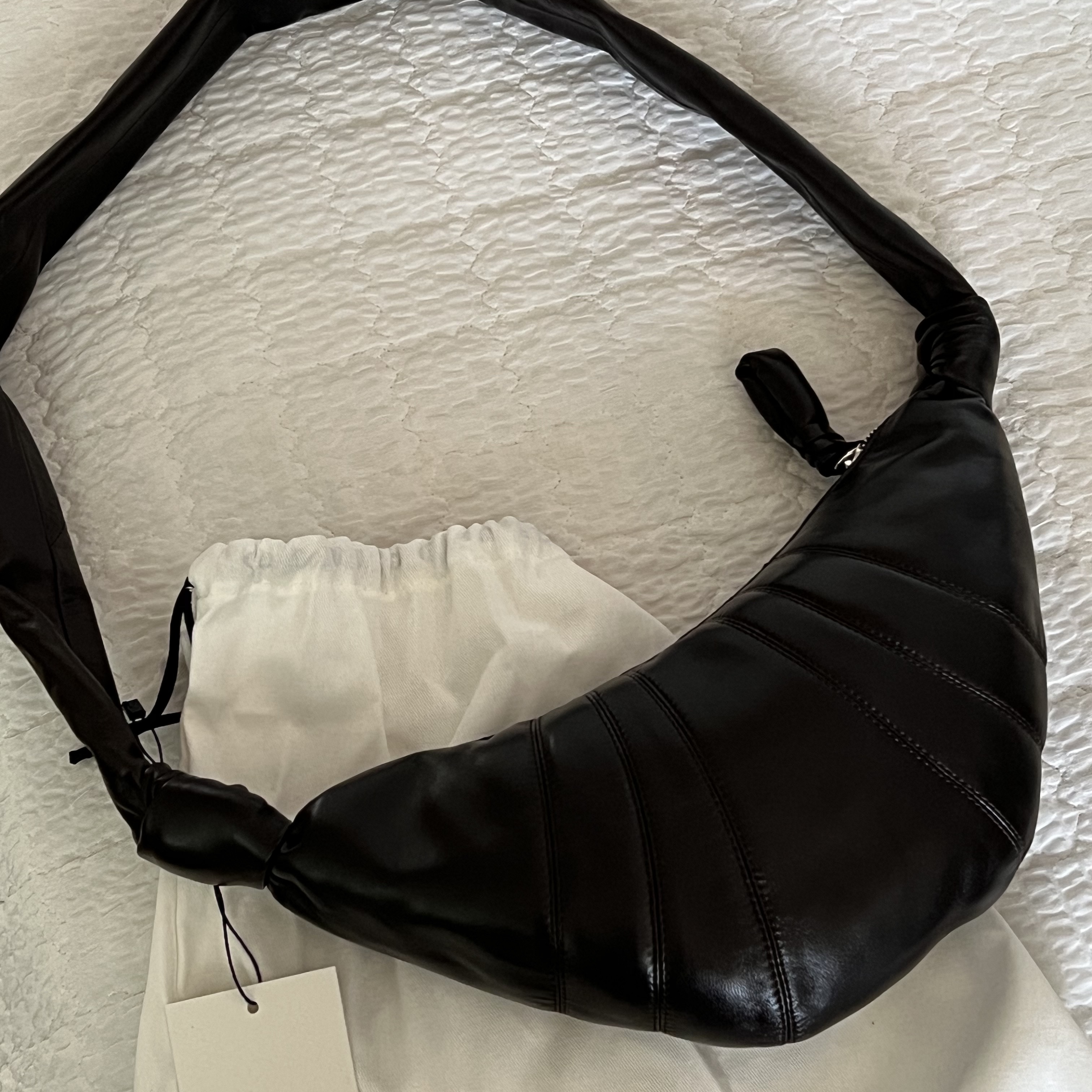 Lemaire Small Croissant Bag Soft Nappa Leather Dark Chocolate 착용 스타일