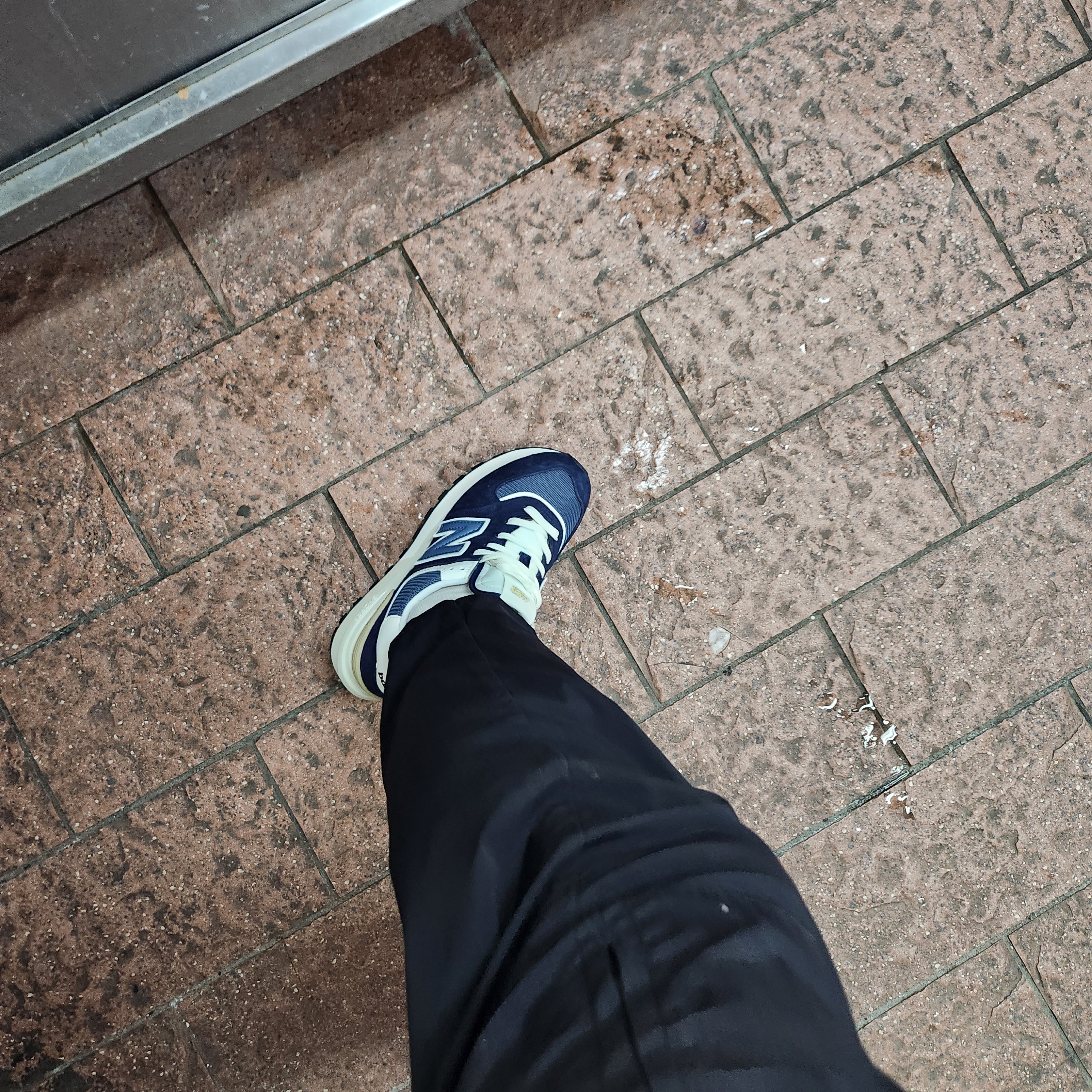 New Balance 574 Legacy Navy 착용 스타일