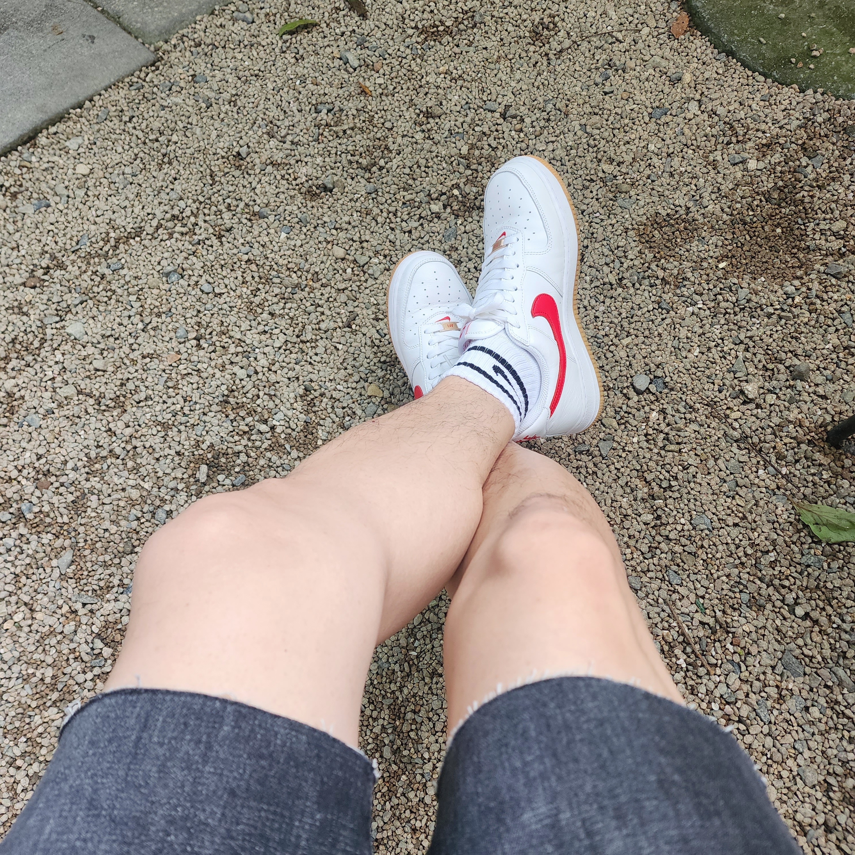 Nike Air Force 1 Low Retro Color of the Month University Red 착용 스타일 - 2
