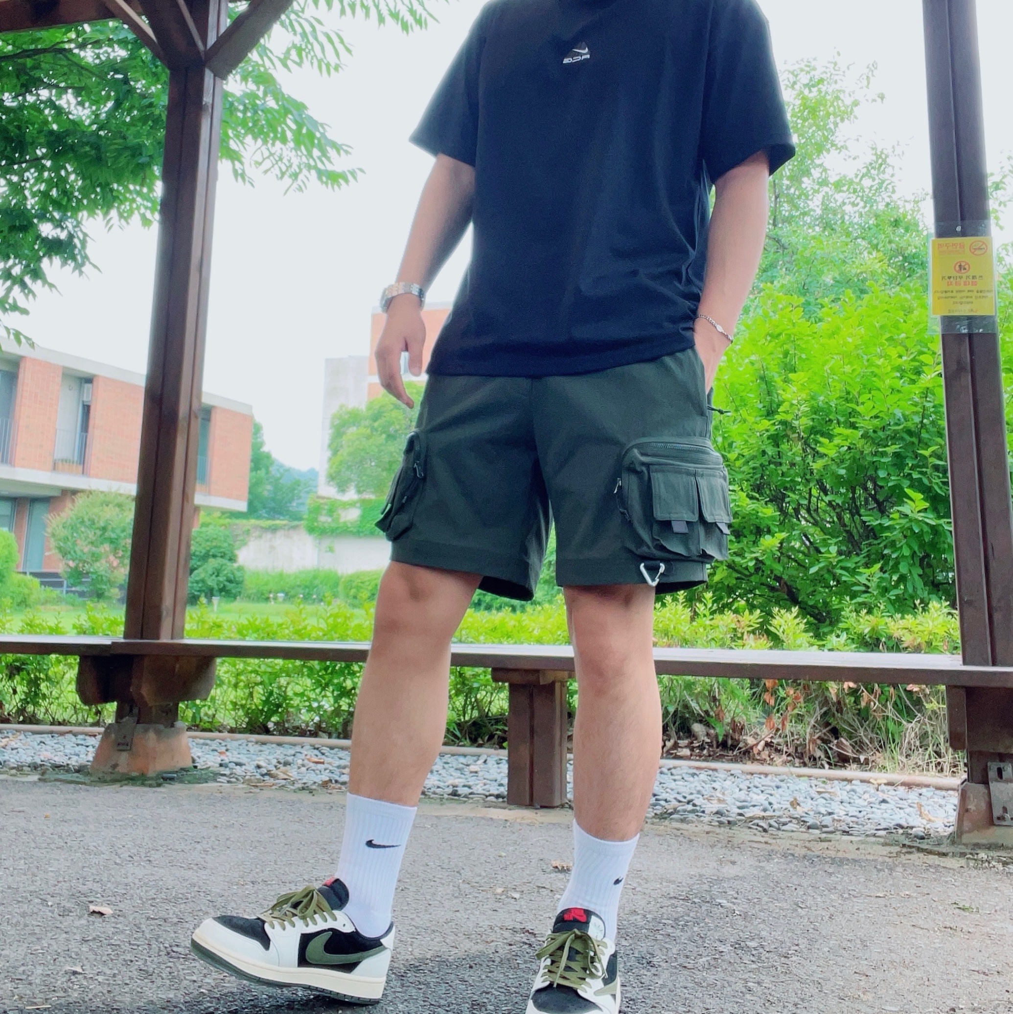 Nike ACG Cargo Shorts Sequoia - Asia, (W) Jordan 1 x Travis Scott Retro Low OG SP Medium Olive 착용 스타일