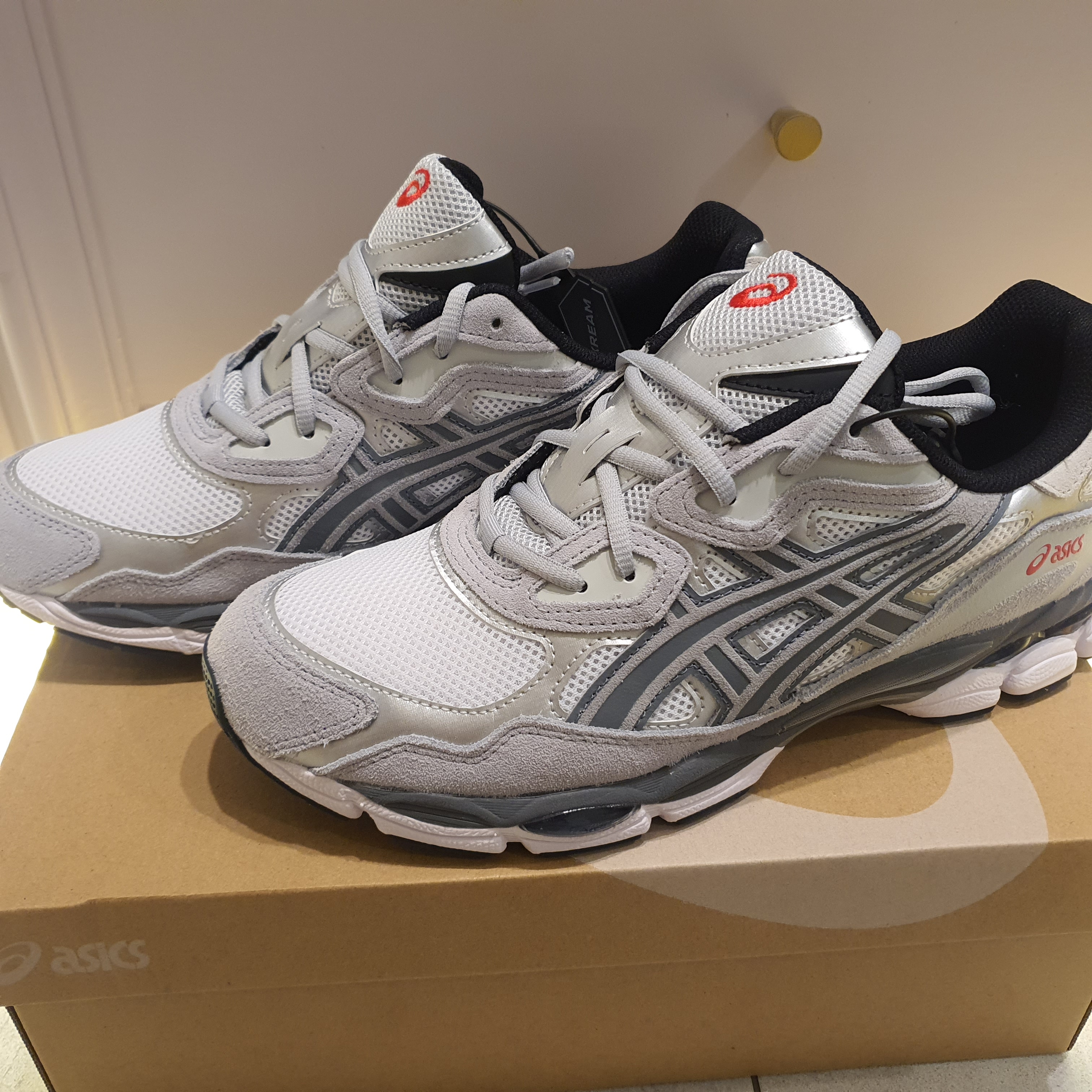 Asics Gel-NYC White Steel Grey 착용 스타일
