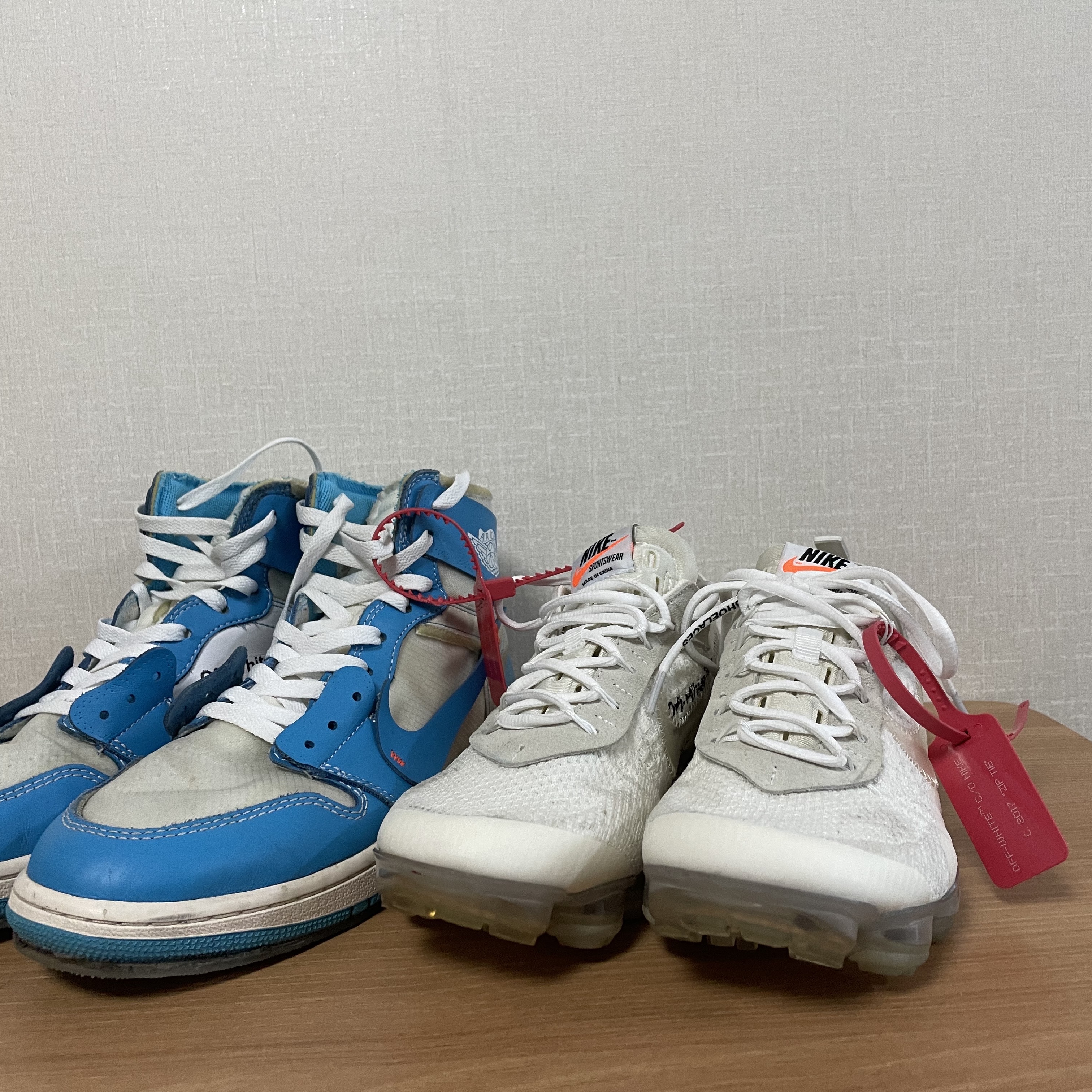 Jordan 1 x Off-White Retro High University Blue, Nike x Off-White Air VaporMax V2 White 착용 스타일