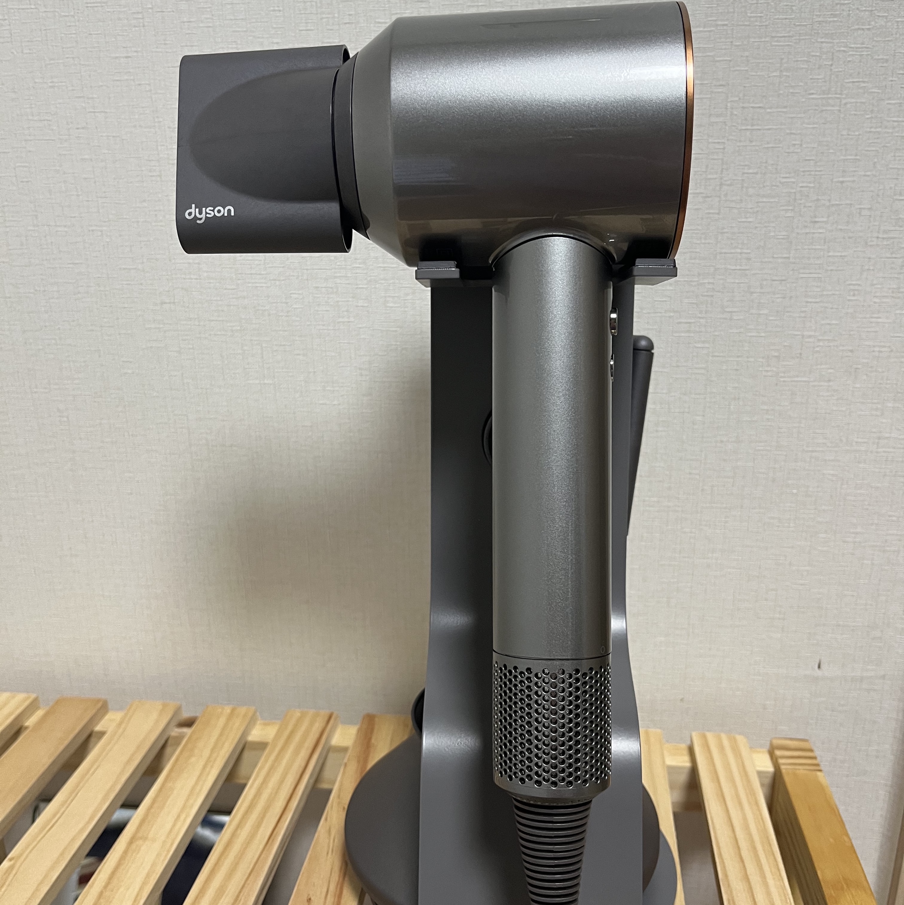 Dyson Supersonic Hair Dryer Nickel Copper (Korean Ver.) 착용 스타일 - 1