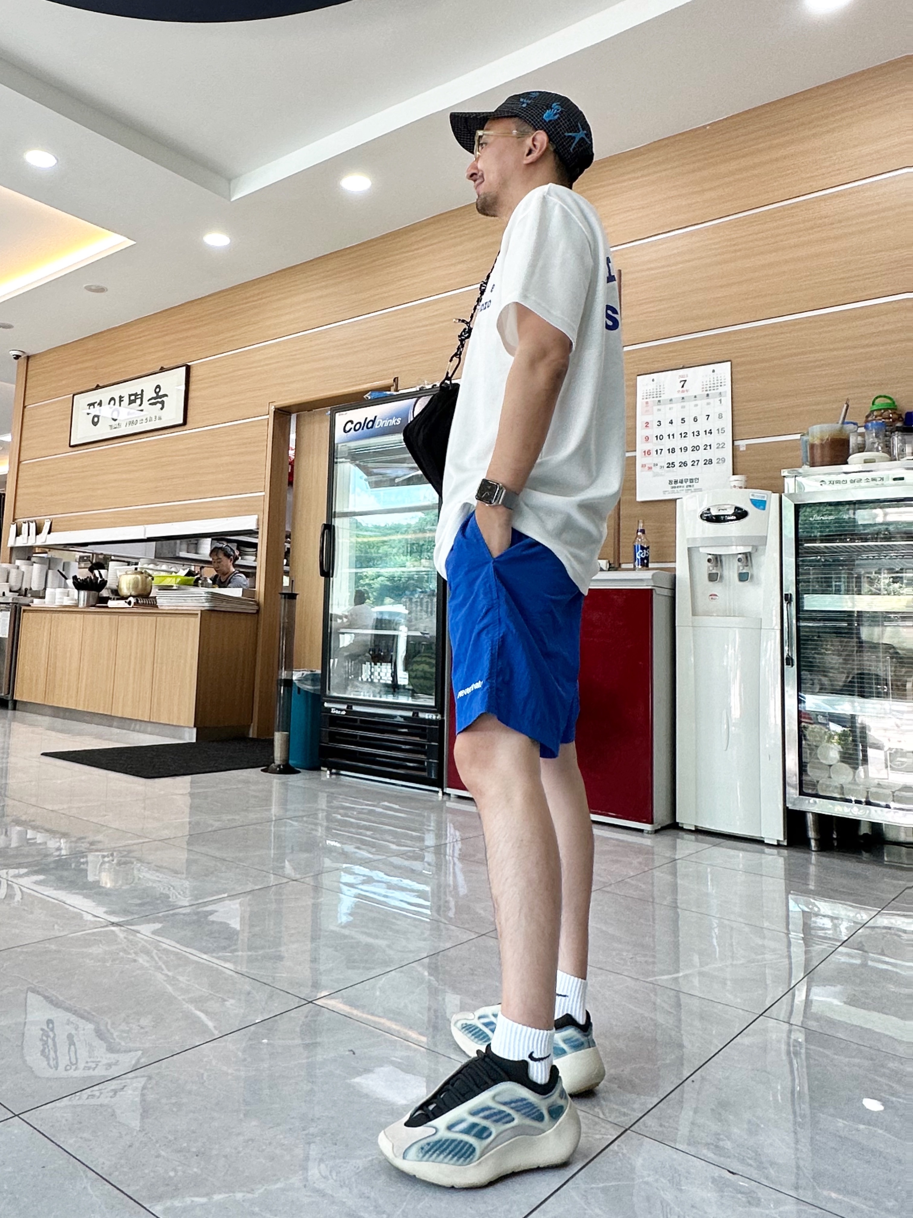 Nike x Off-White NRG Hat Black, IAB Studio 10th Anniversary T-Shirts Pack White & Black (2 Pack) 착용 스타일