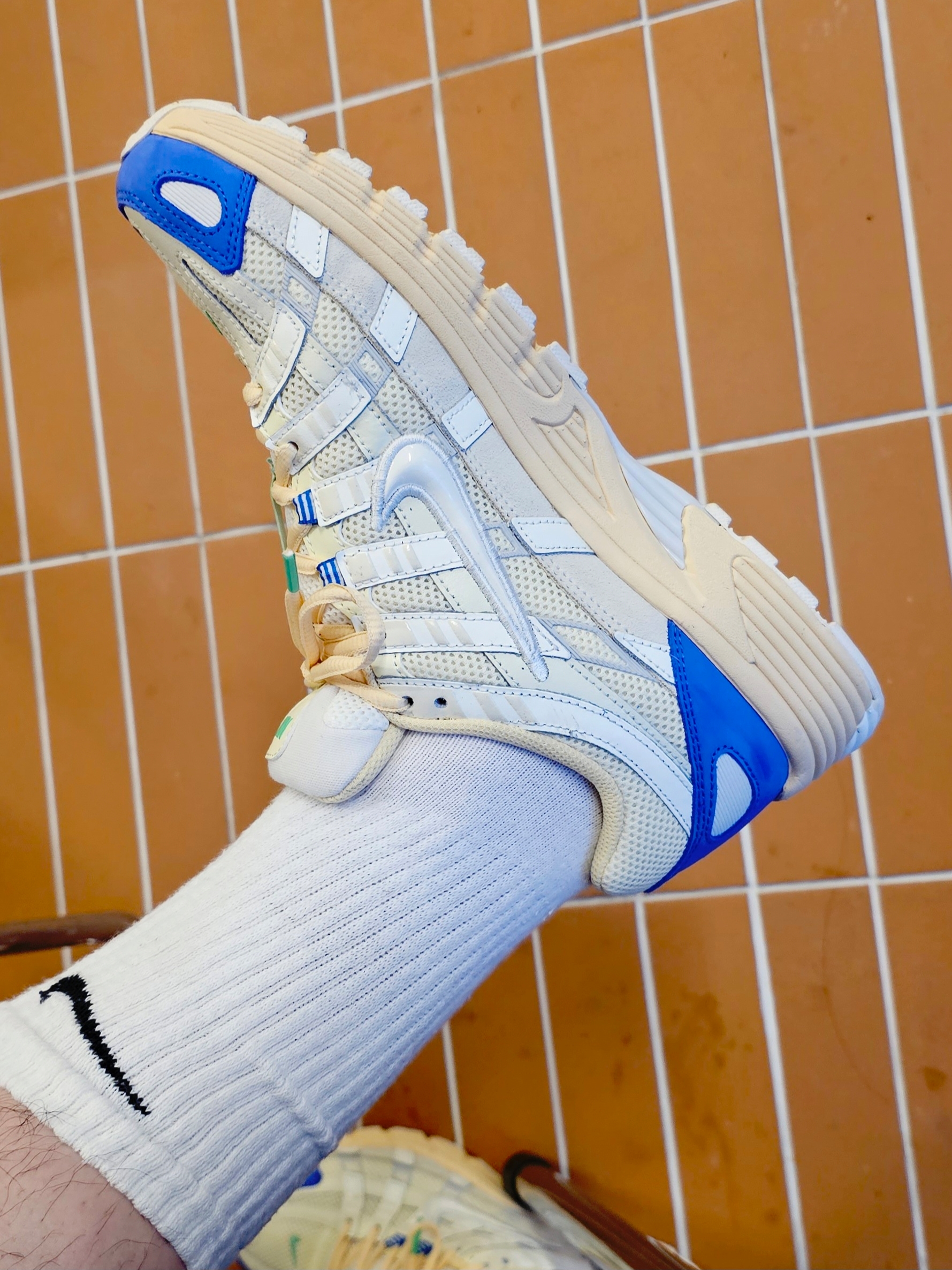 Nike P-6000 Coconut Milk Medium Blue 착용 스타일 - 5
