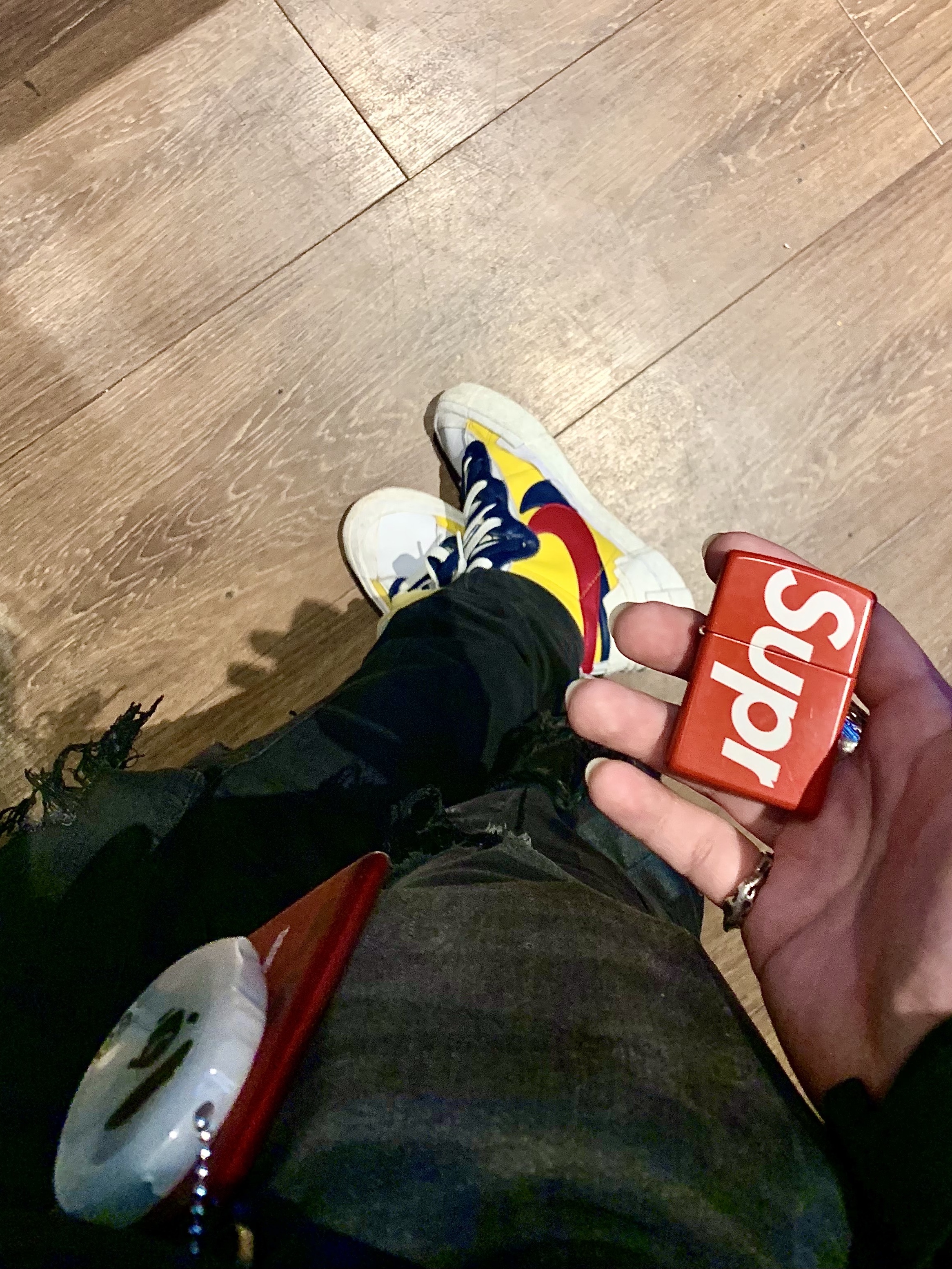 Nike x Sacai Blazer Mid Snow Beach, Supreme Logo Zippo Red 착용 스타일 - 1