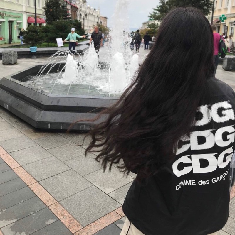 CDG Logo Coach Jacket Black 착용 스타일 - 2