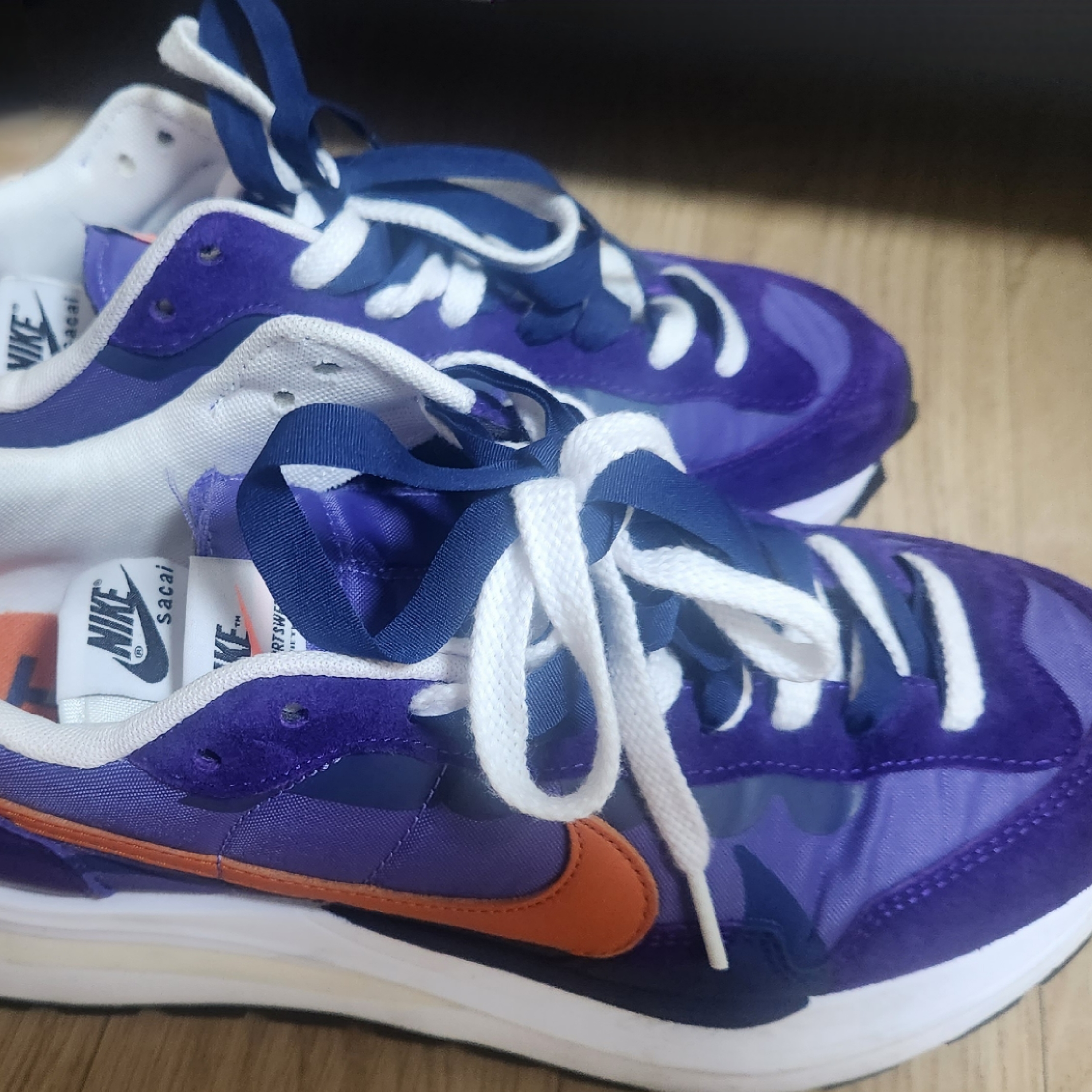 Nike x Sacai VaporWaffle Dark Iris 착용 스타일 - 2